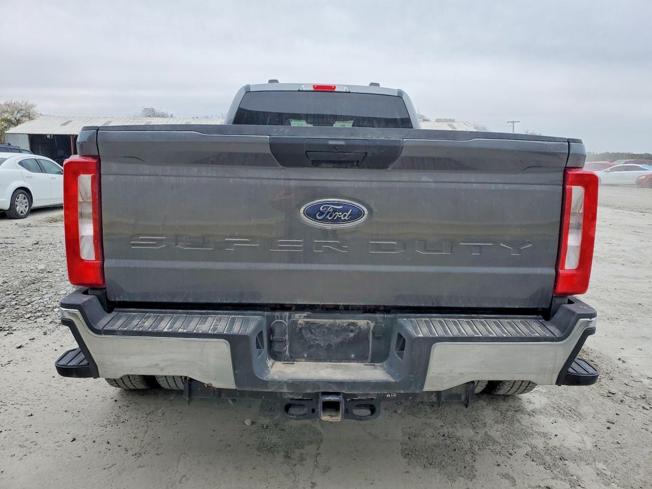 2025 Ford F350 Super Duty - Image 6