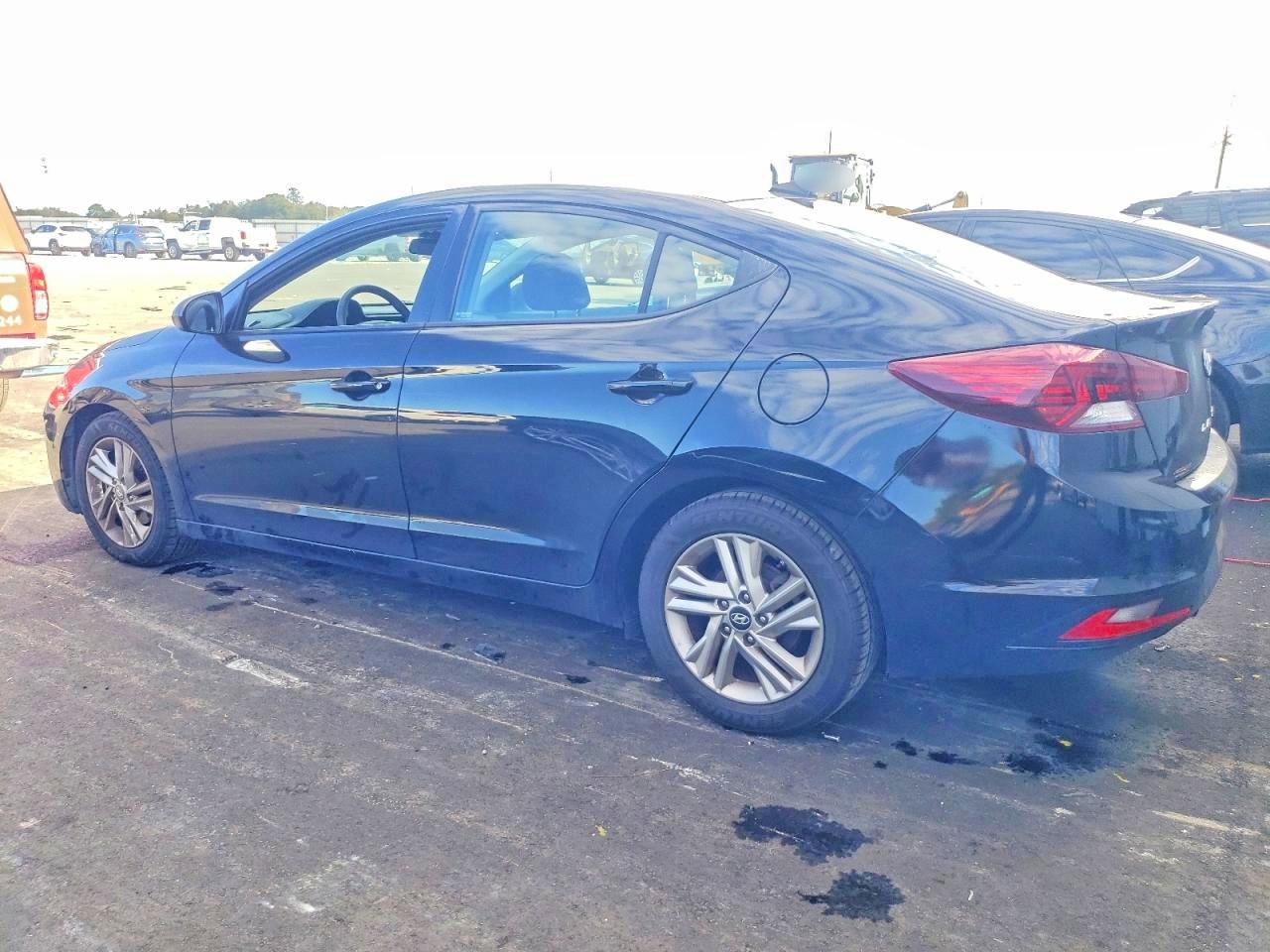 2019 Hyundai Elantra Sel - Image 2