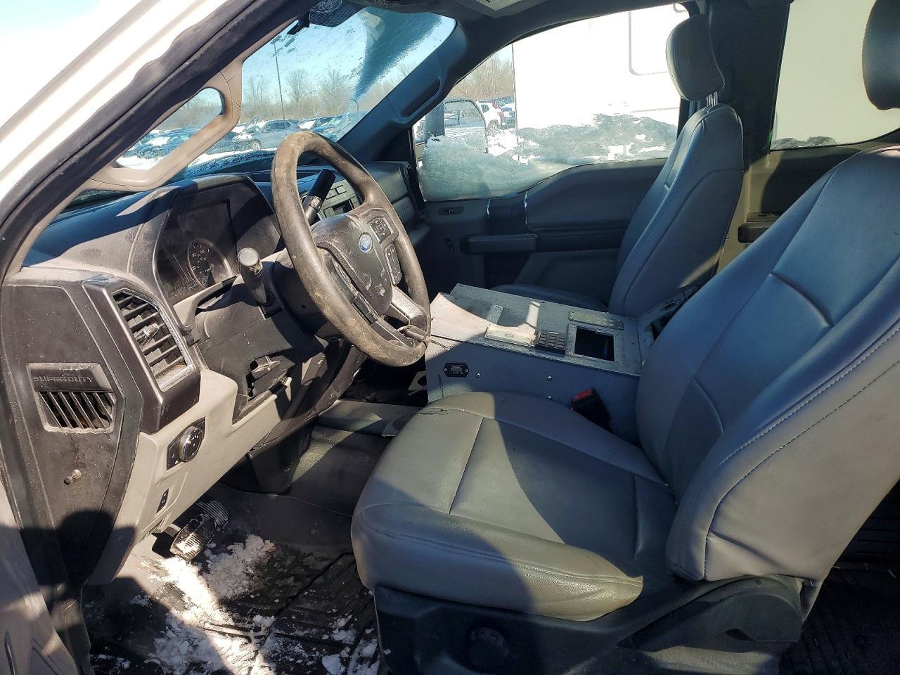 2017 Ford F550 Super Duty Truck Cab And Chassis - Image 7