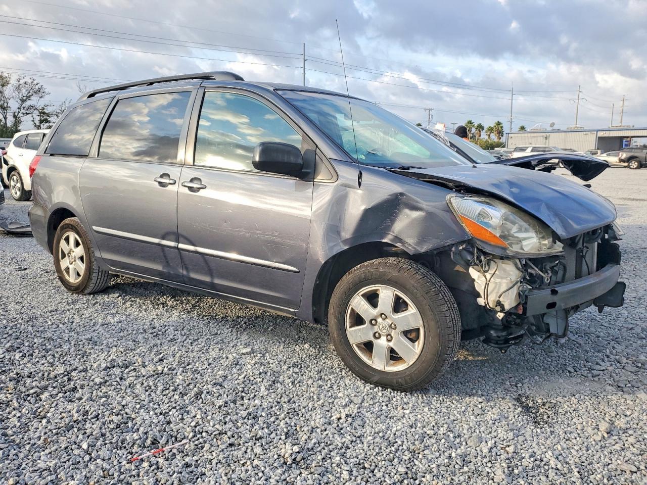 2010 Toyota Sienna Ce - Фото 4