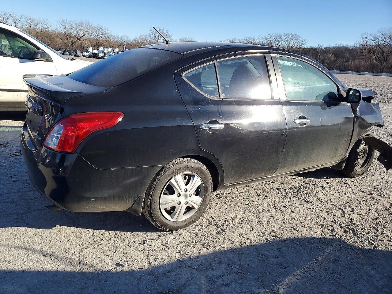 2013 Nissan Versa S - Image 3