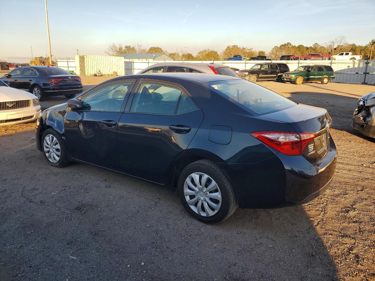 2019 Toyota Corolla L - Фото 2