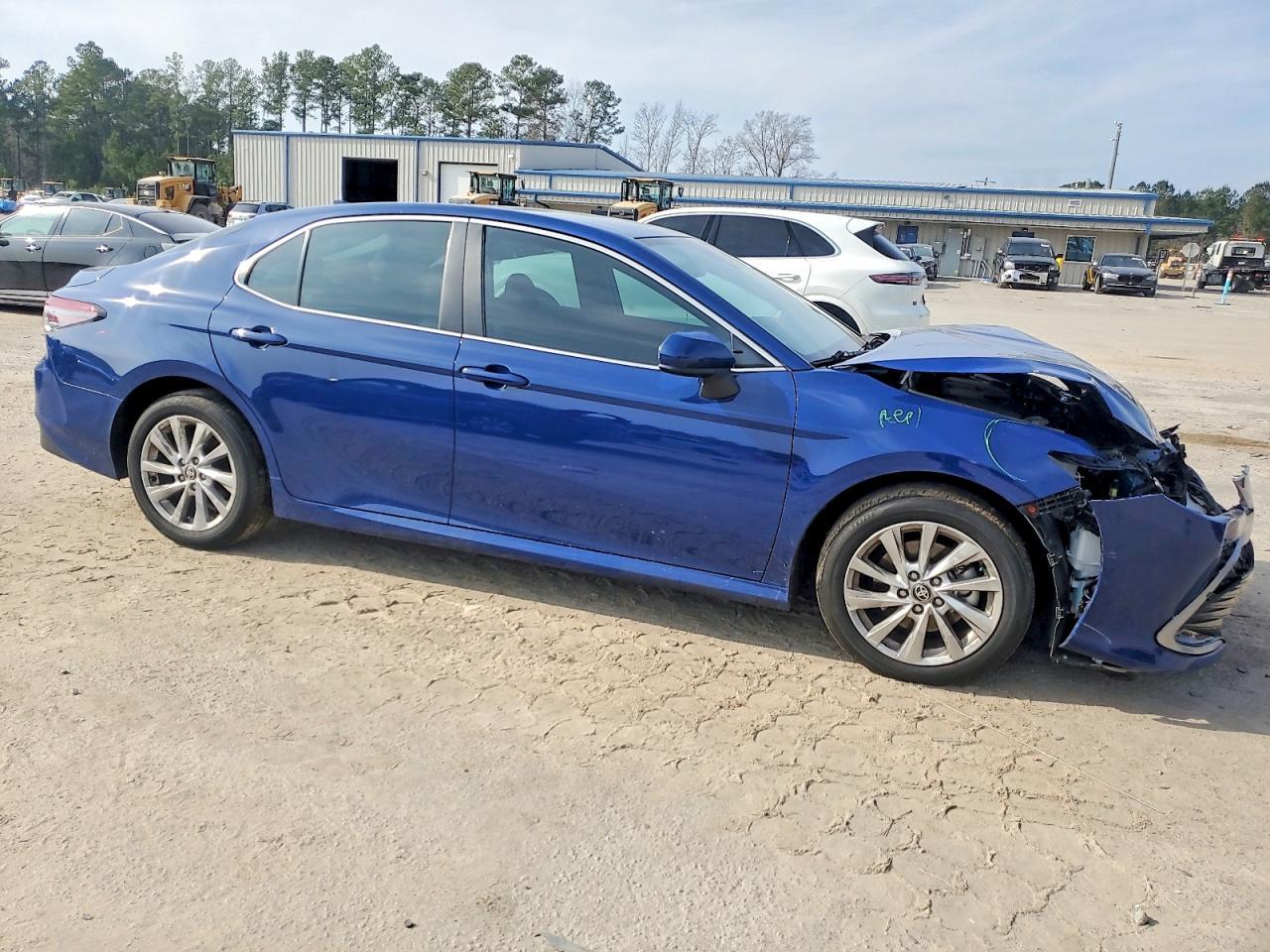 2023 Toyota Camry Le - Фото 4