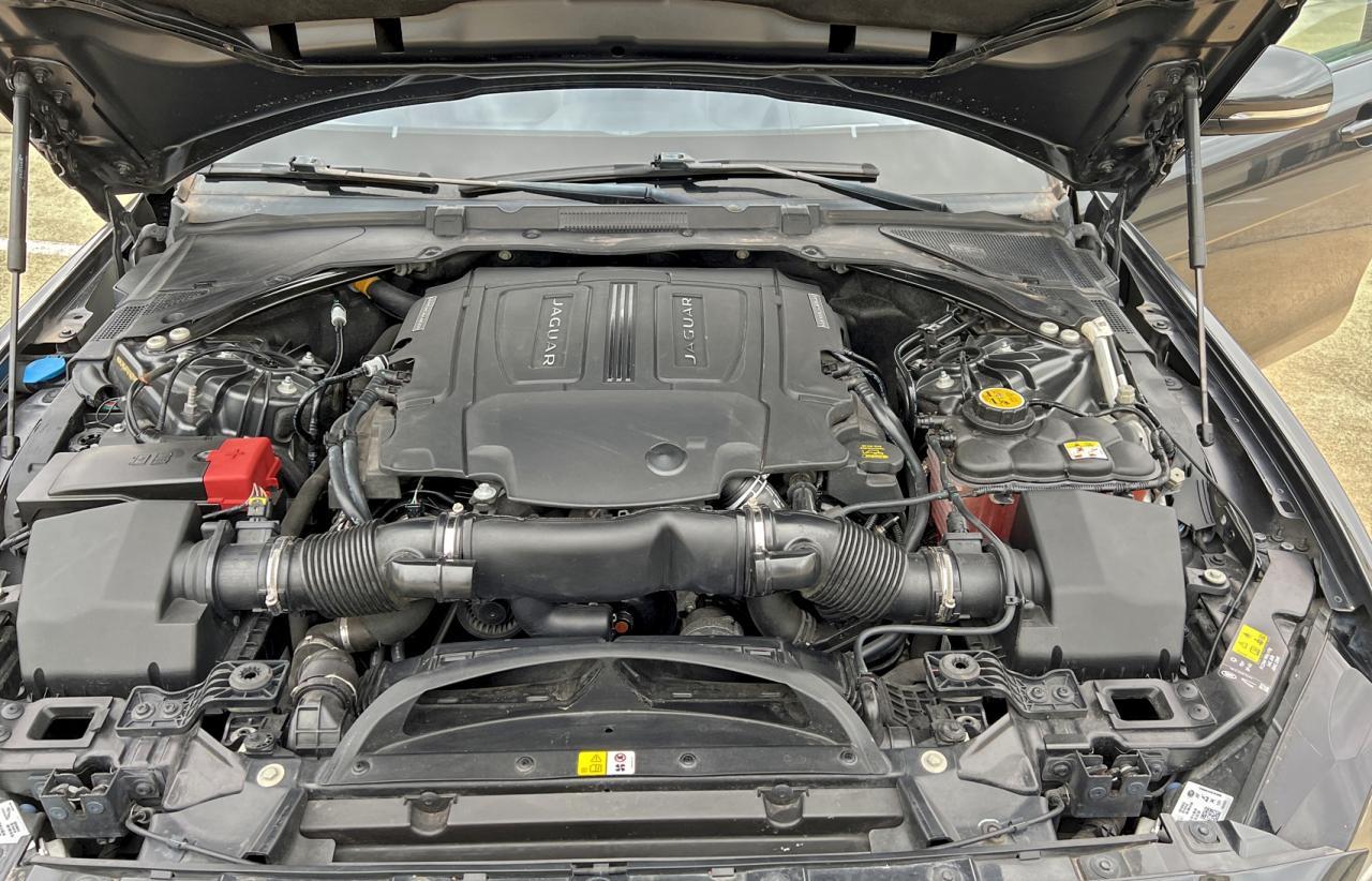 2019 Jaguar Xe S - Image 7