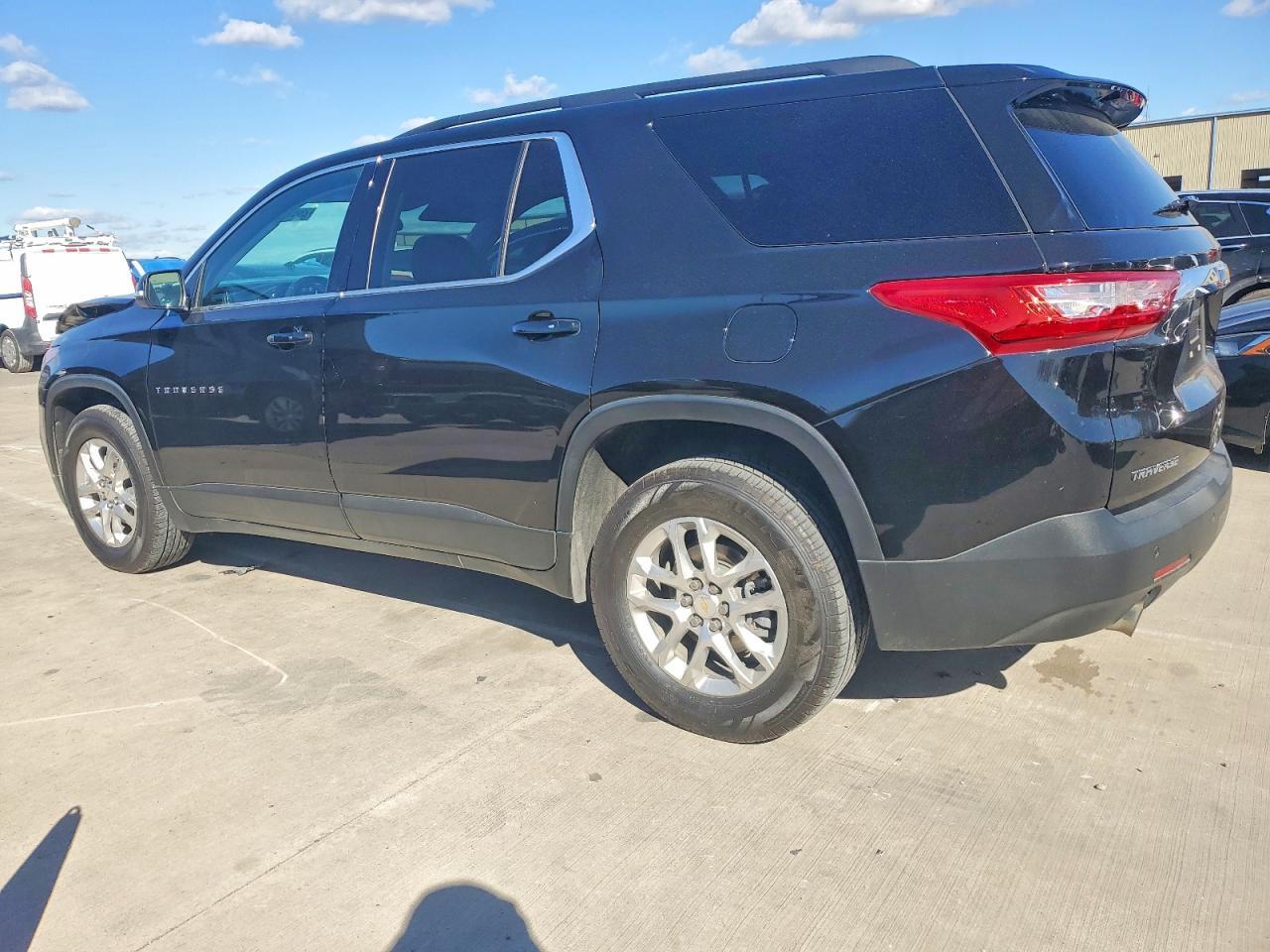 2021 Chevrolet Traverse Lt - Фото 2