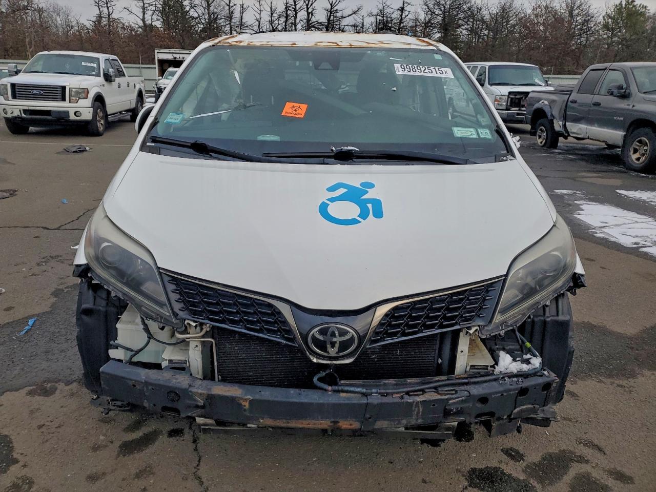 2018 Toyota Sienna Se - Фото 5