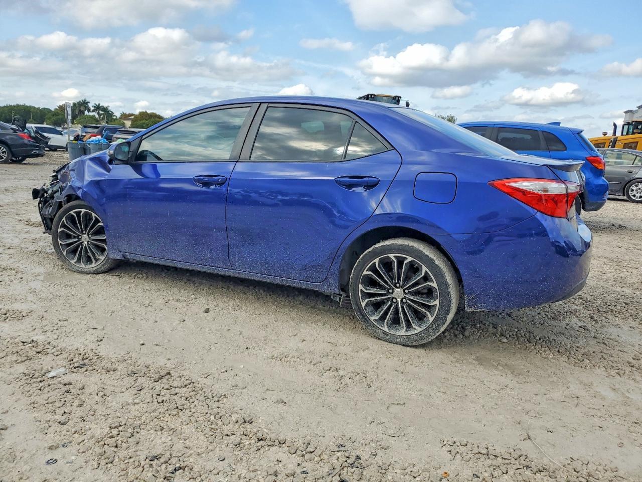 2015 Toyota Corolla S Plus - Фото 2