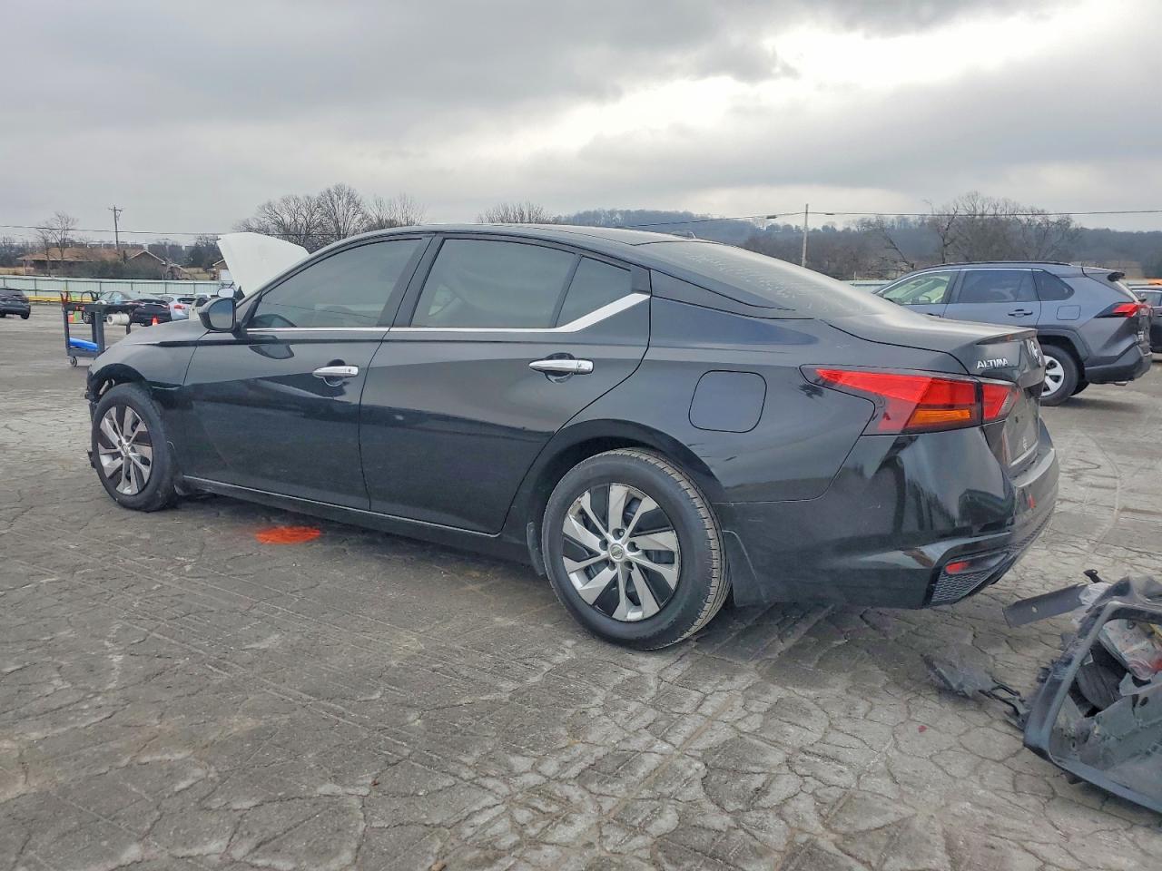 2019 Nissan Altima S - Image 2