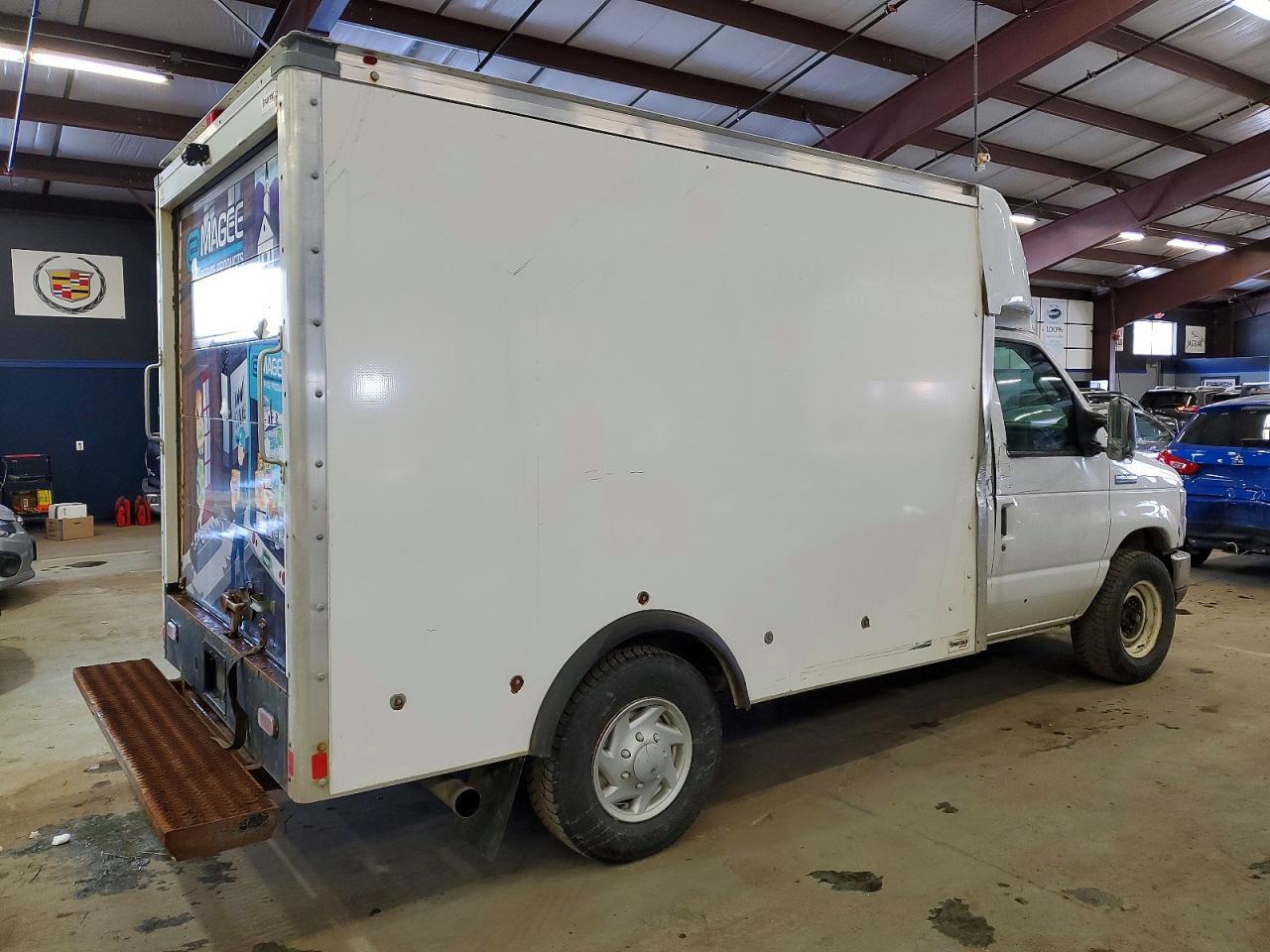 2021 Ford Econoline E350 Super Duty Cutaway Van - Фото 3