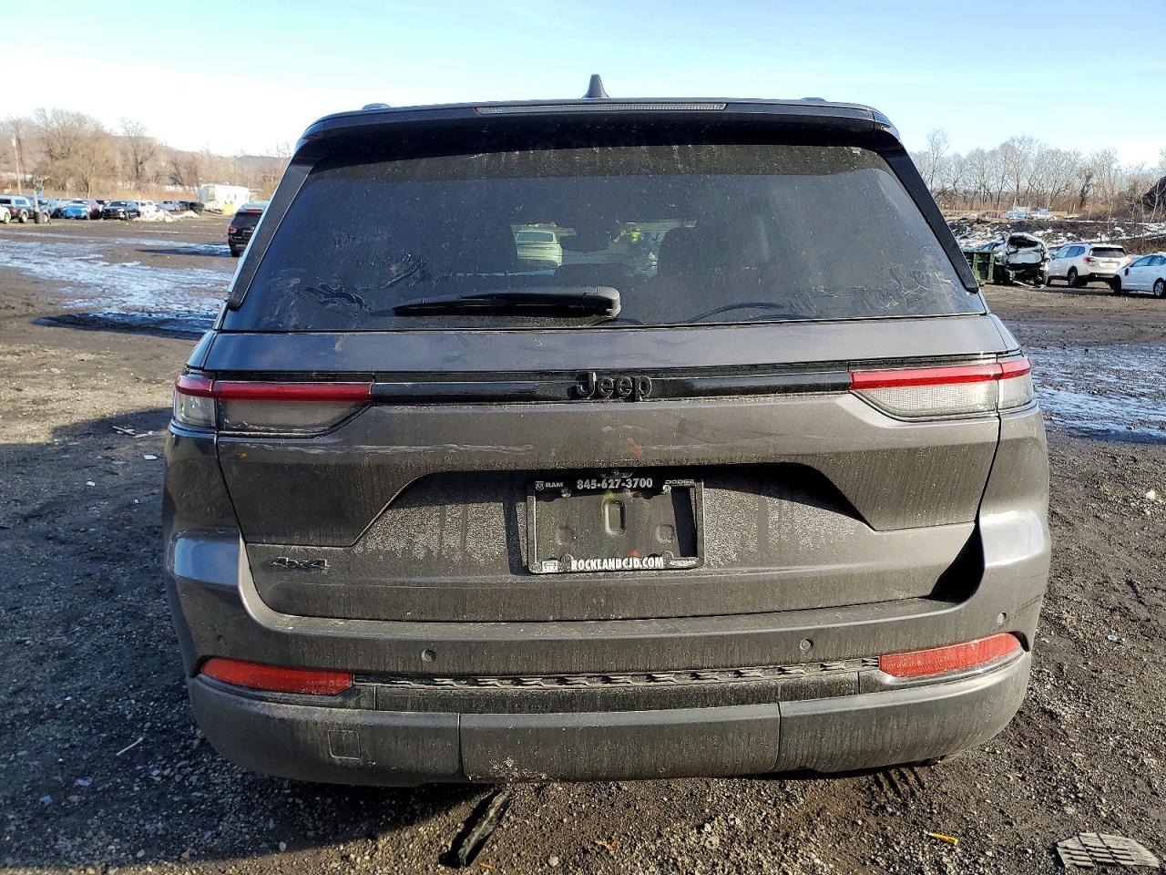 2024 Jeep Grand Cherokee Laredo - Image 6
