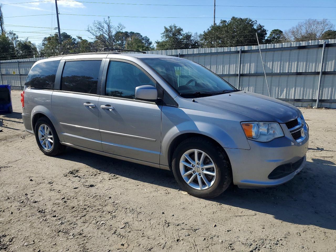 2012 Dodge Caravan - Image 4