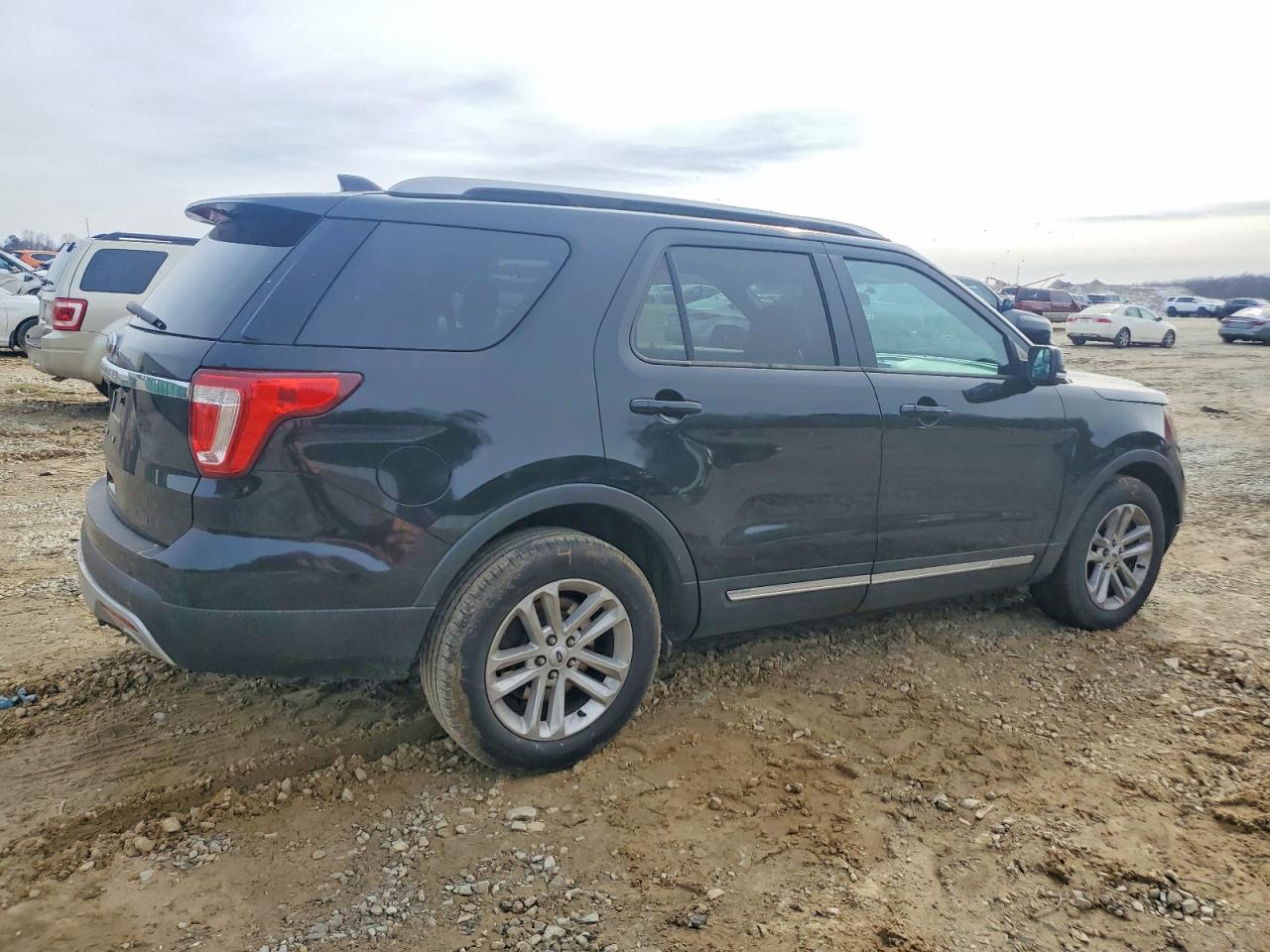 2017 Ford Explorer Xlt - Фото 3