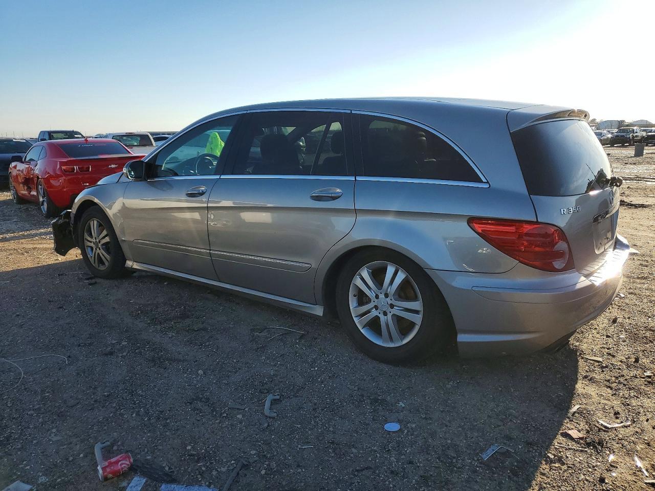 2009 Mercedes-Benz R 350 4Matic - Image 2