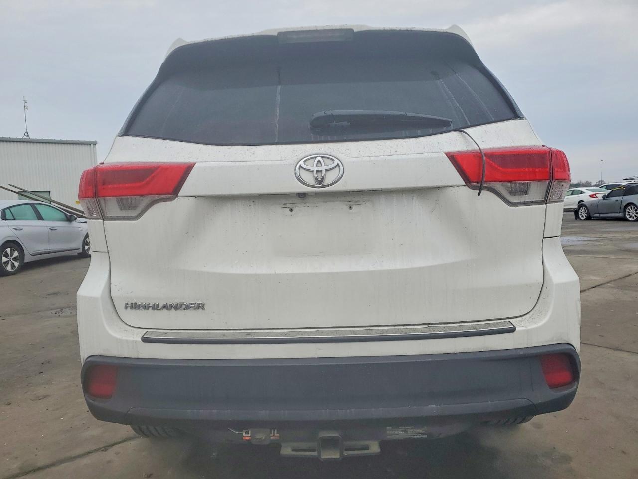 2017 Toyota Highlander Le - Фото 6