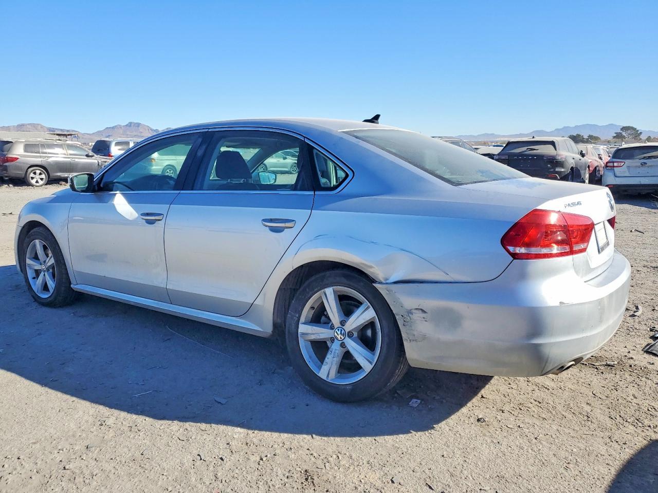 2013 Volkswagen Passat Se - Фото 2