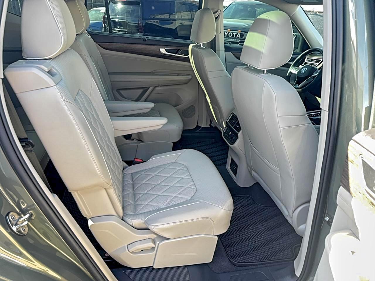 2025 Volkswagen Atlas Sel Premium R-Line - Image 6