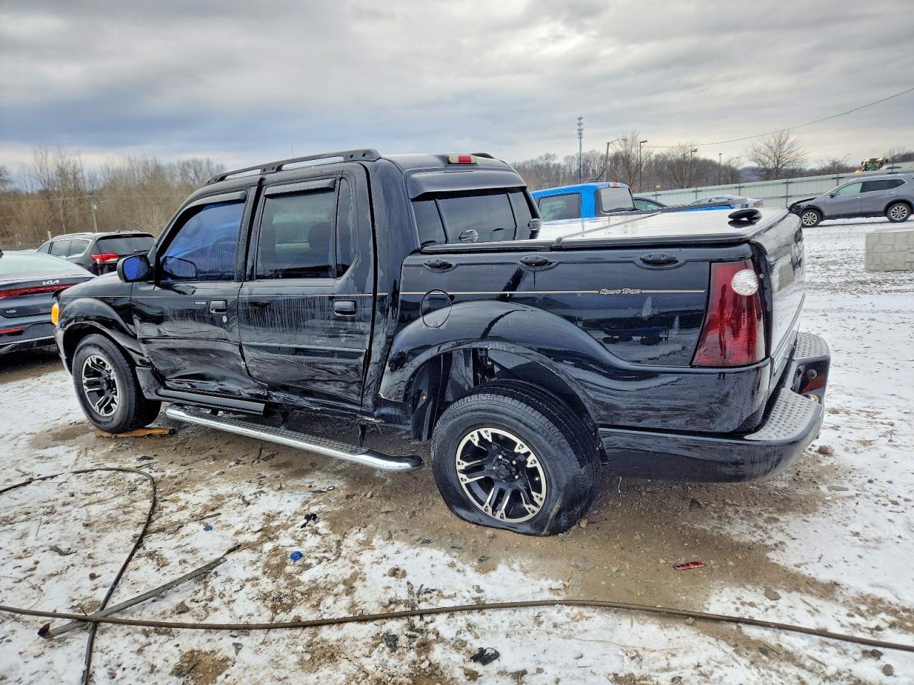 2004 Ford Explorer Sport Trac - Фото 2