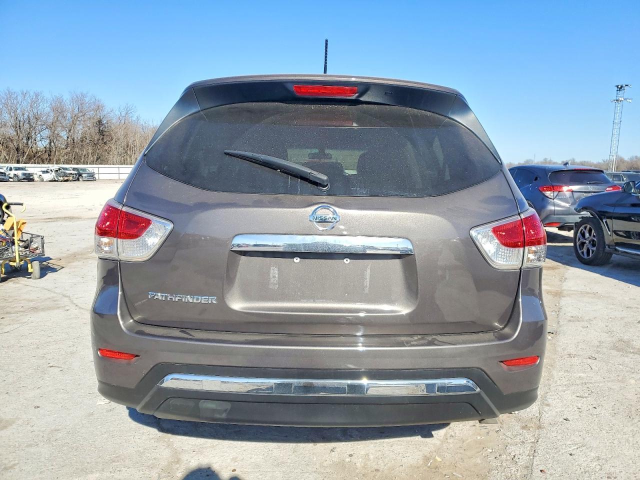 2015 Nissan Pathfinder S - Image 6