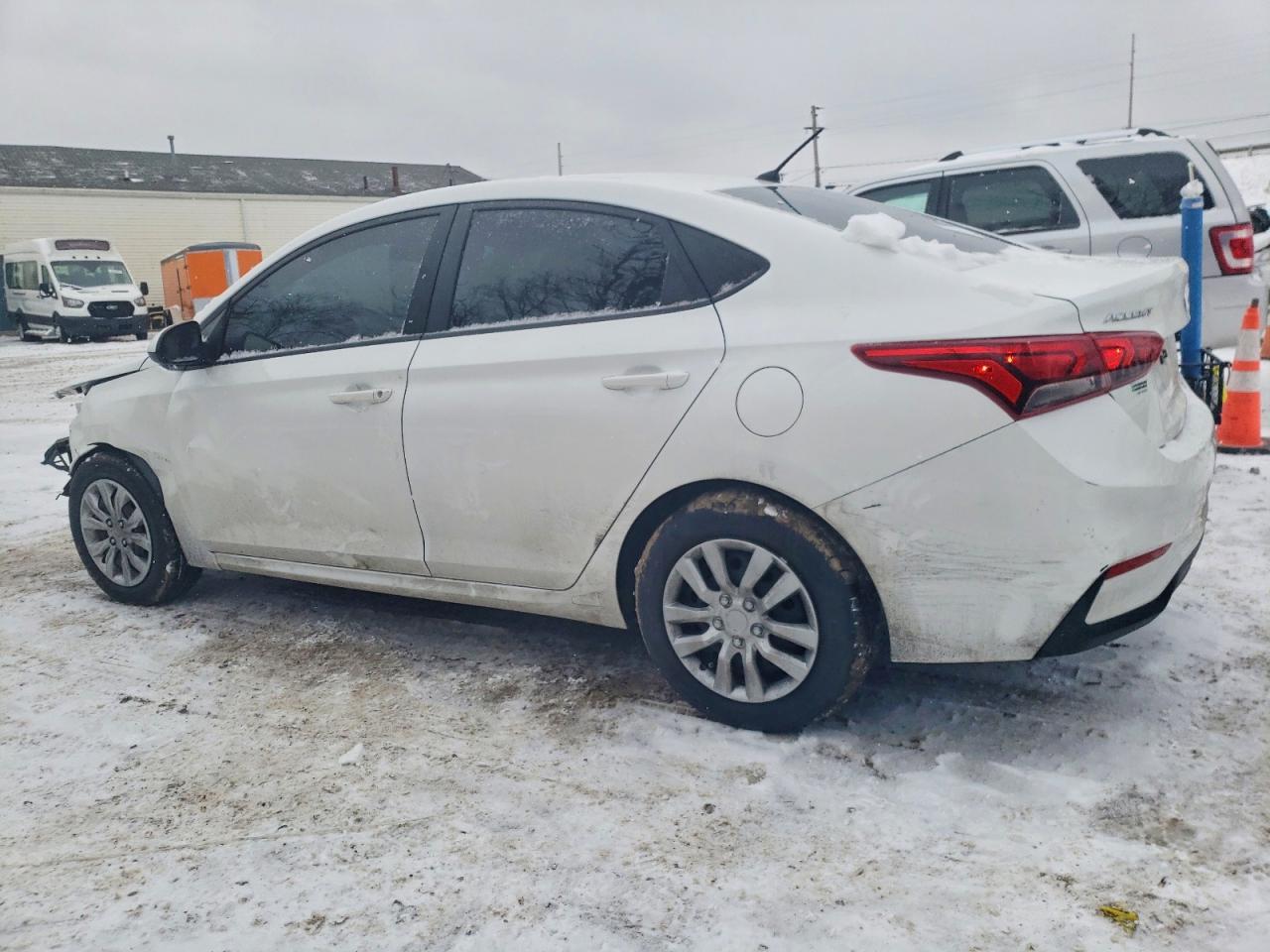 2021 Hyundai Accent Se - Фото 2