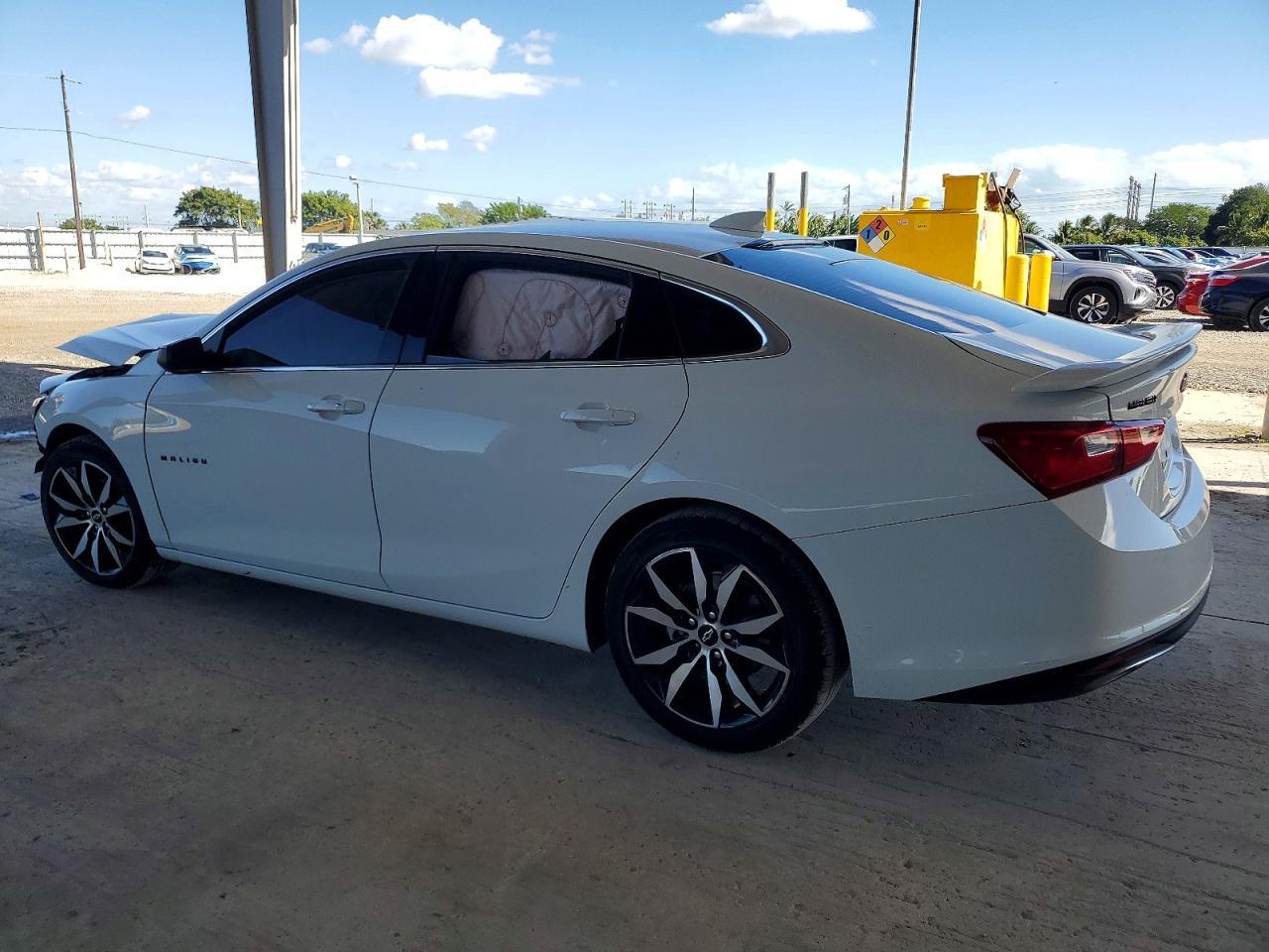 2022 Chevrolet Malibu Rs - Image 2