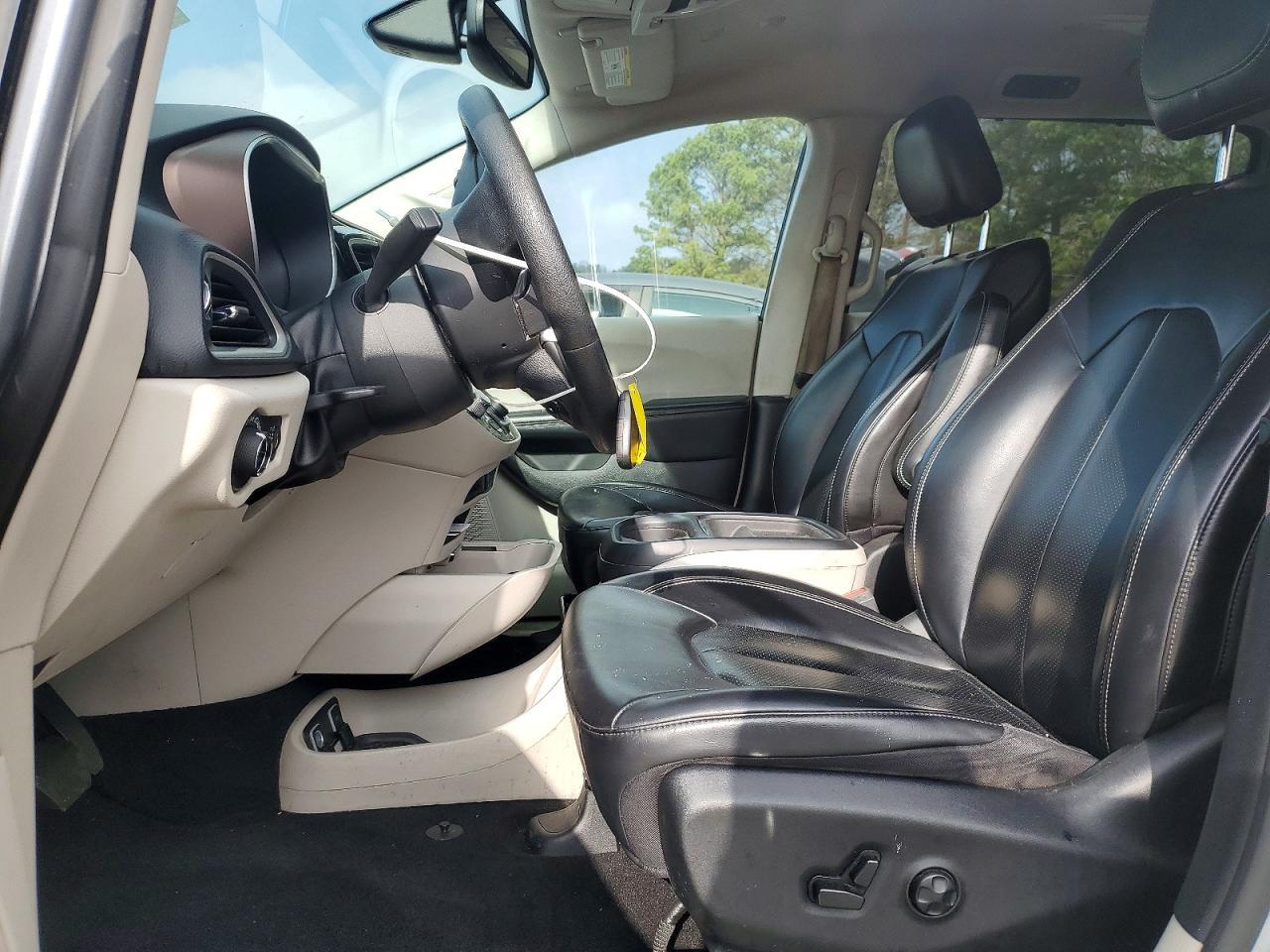 2020 Chrysler Voyager Lxi - Фото 7