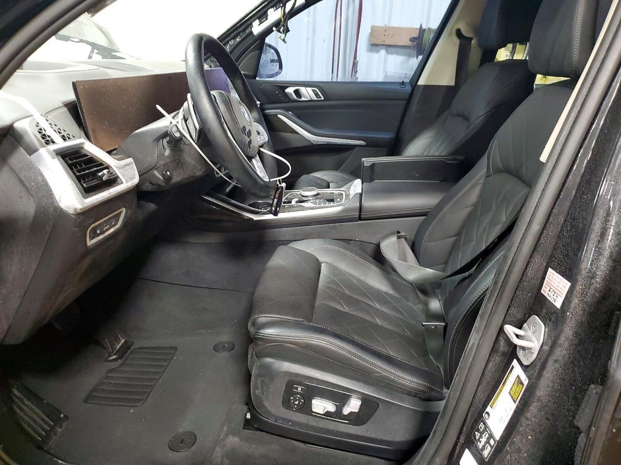 2025 BMW X7 xDrive40I - Image 7