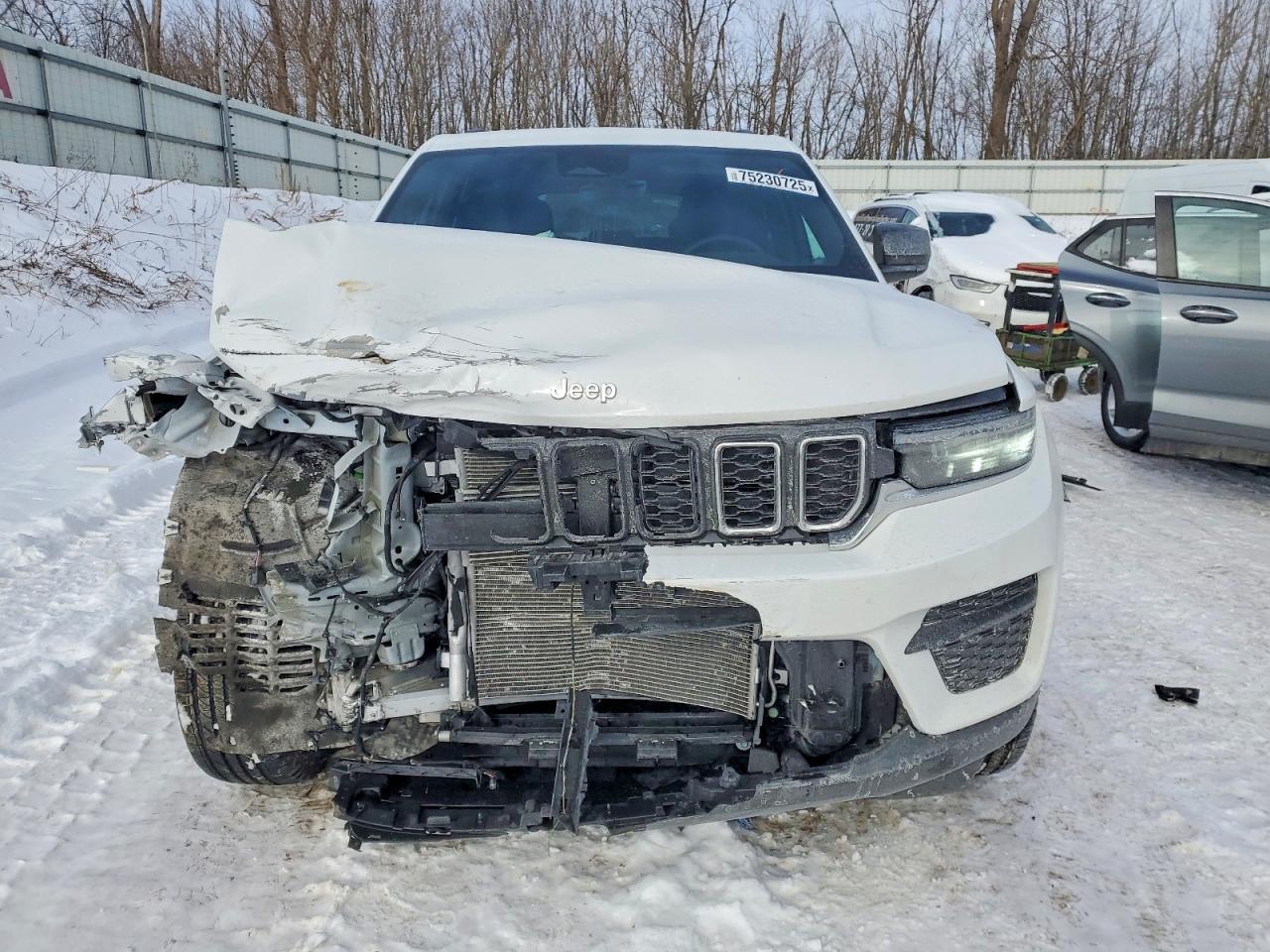 2025 Jeep Grand Cherokee Laredo - Image 5