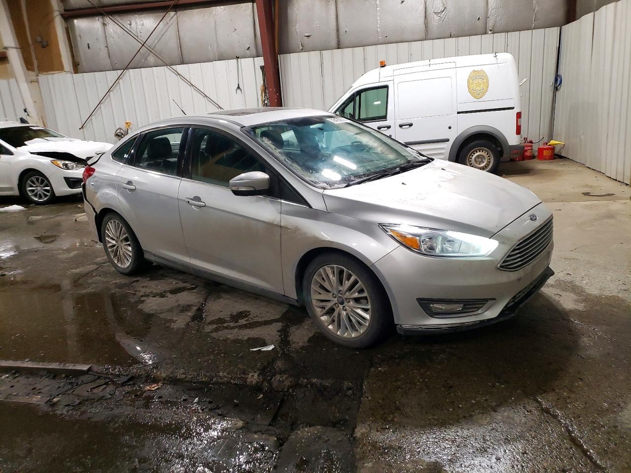 2017 Ford Focus Titanium - Фото 4