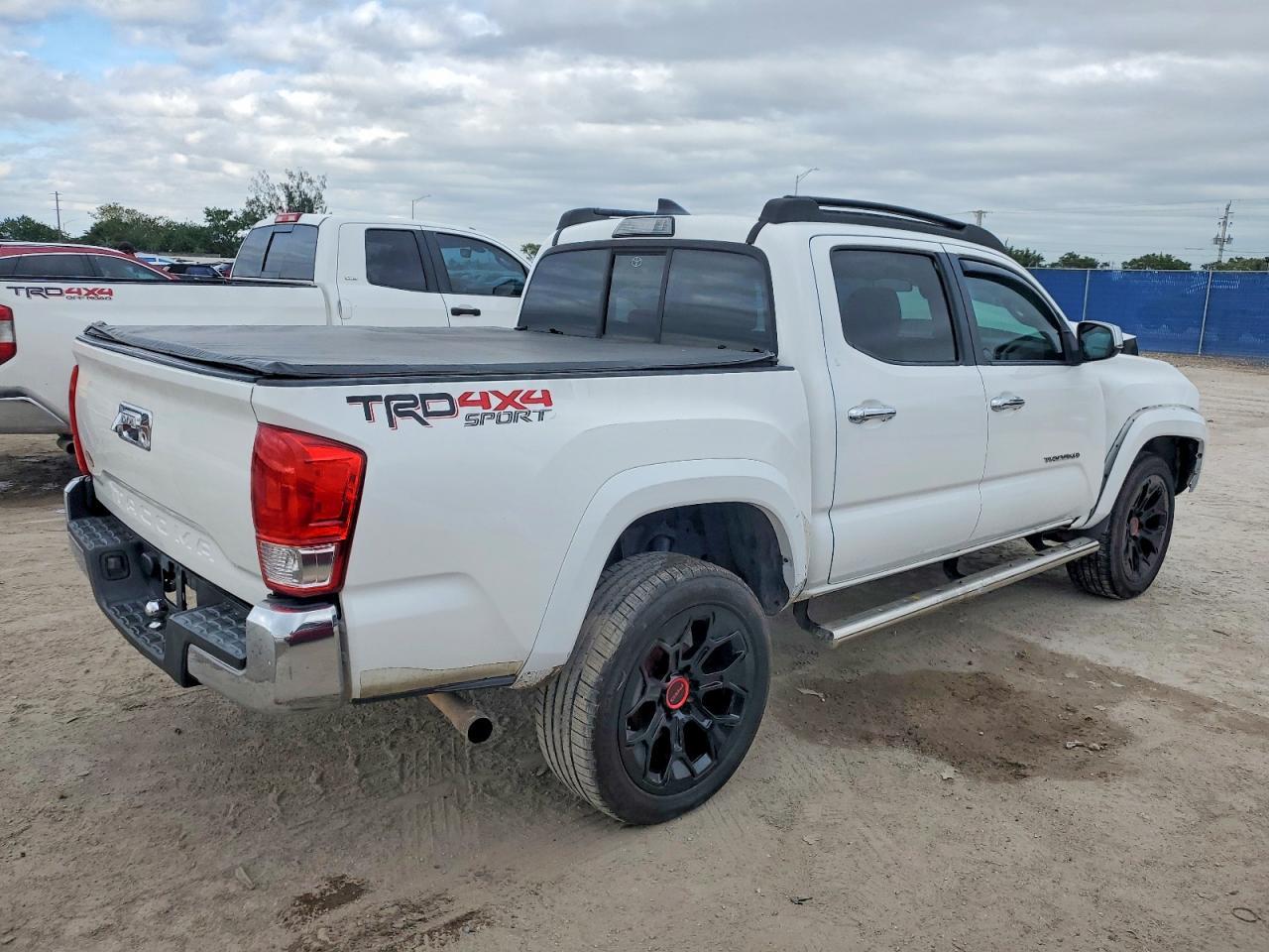 2016 Toyota Tacoma Double Cab - Фото 3