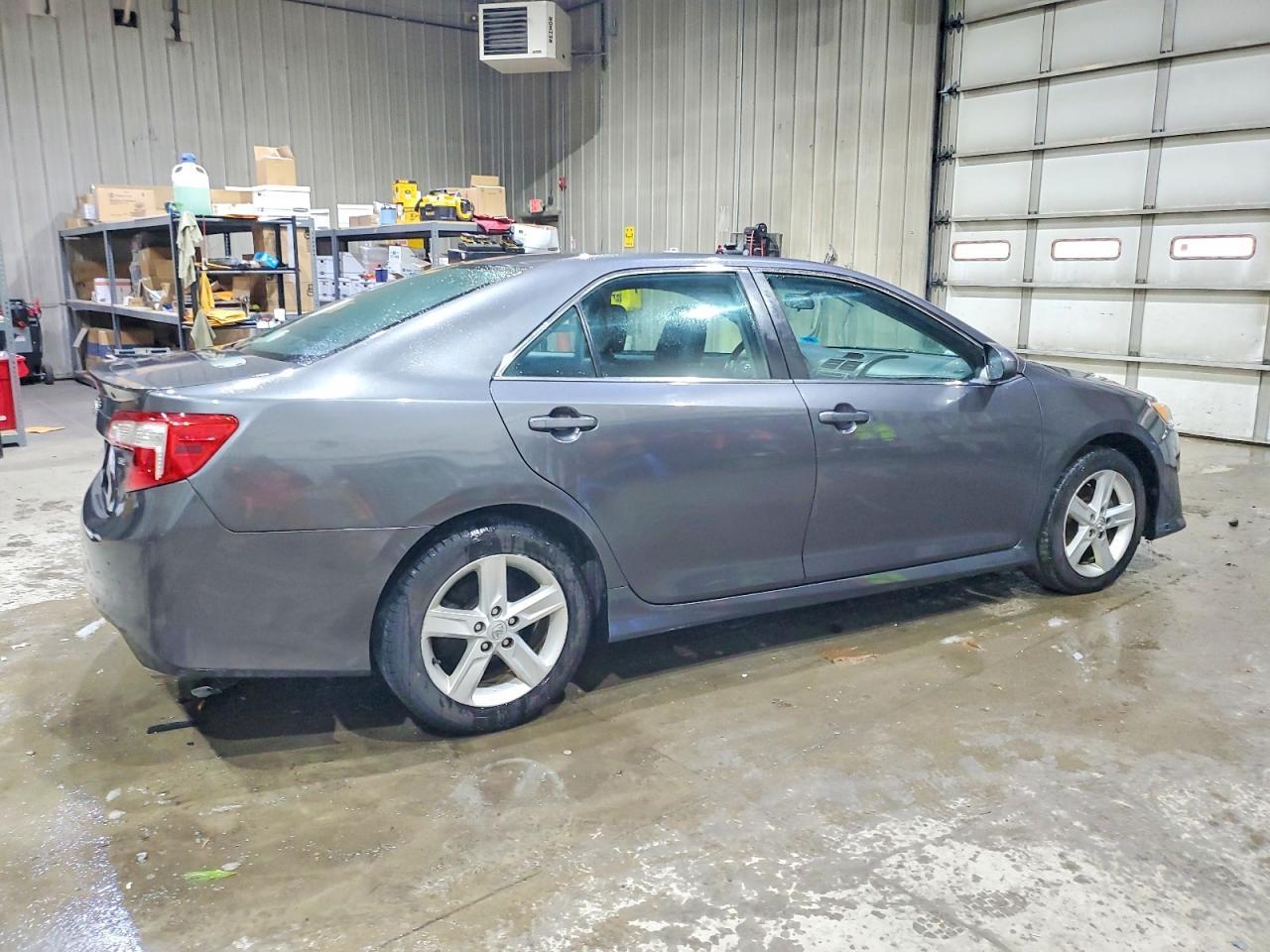 2014 Toyota Camry Se - Image 3