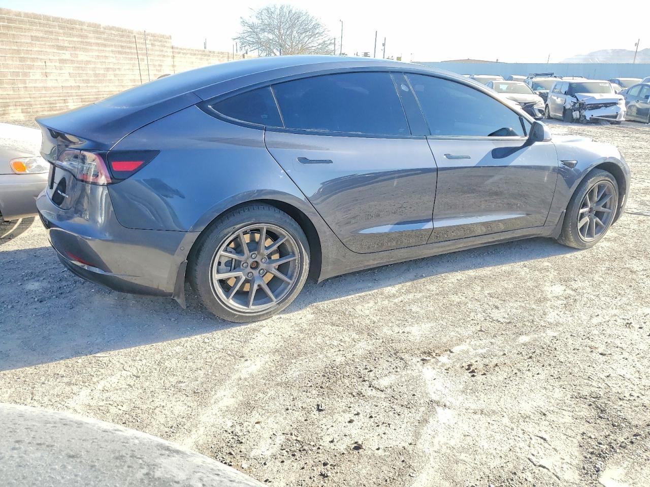 2022 Tesla Model 3 - Фото 3
