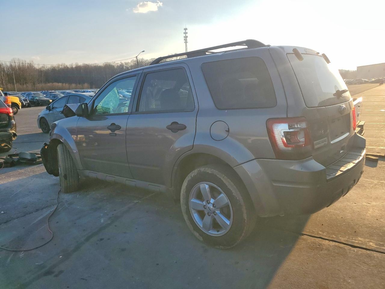 2011 Ford Escape Xlt - Image 2