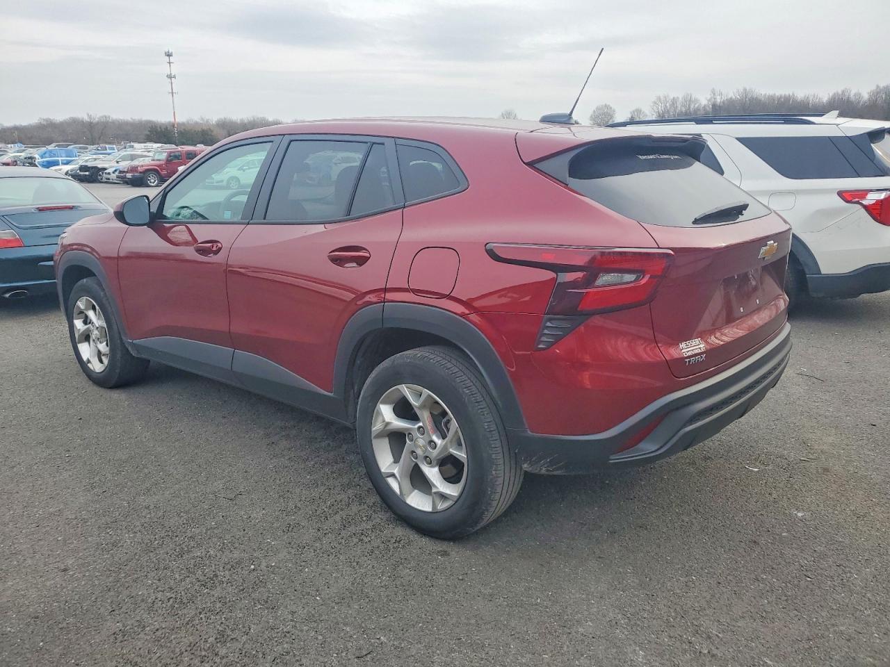 2024 Chevrolet Trax Ls - Фото 2