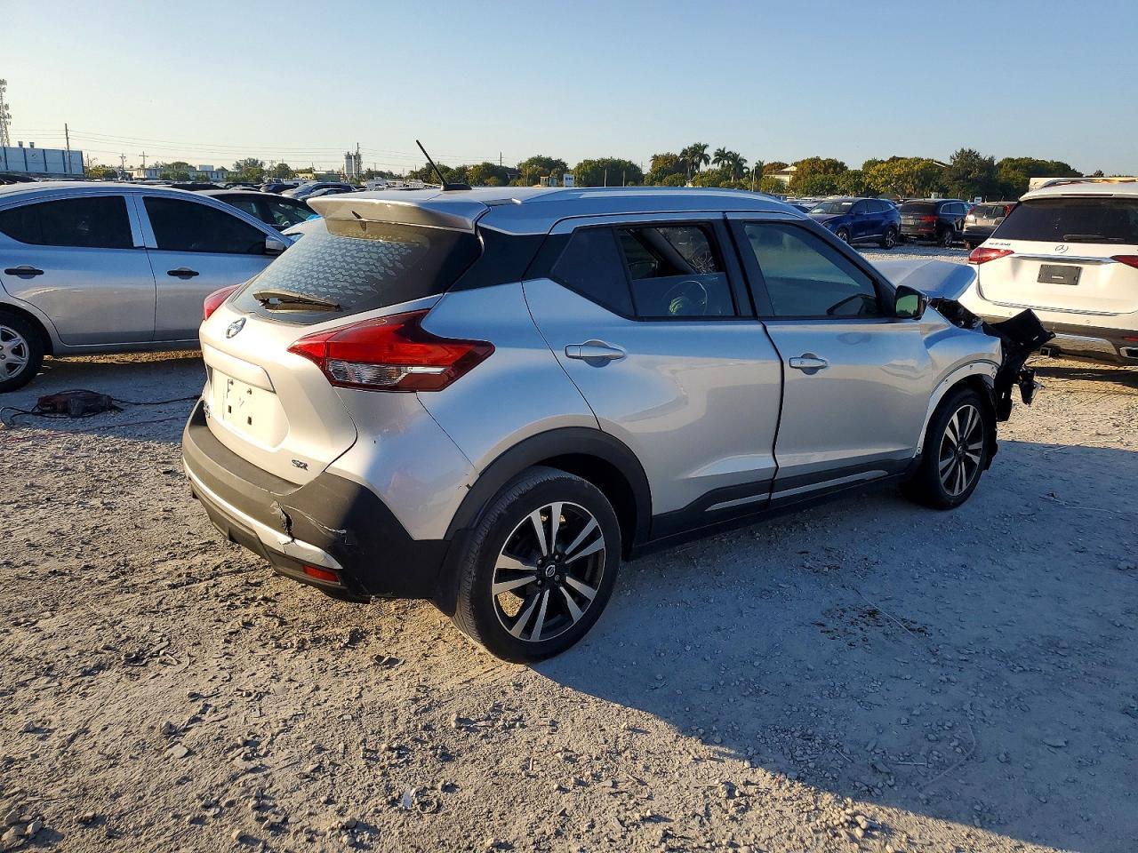 2019 Nissan Kicks S - Фото 3