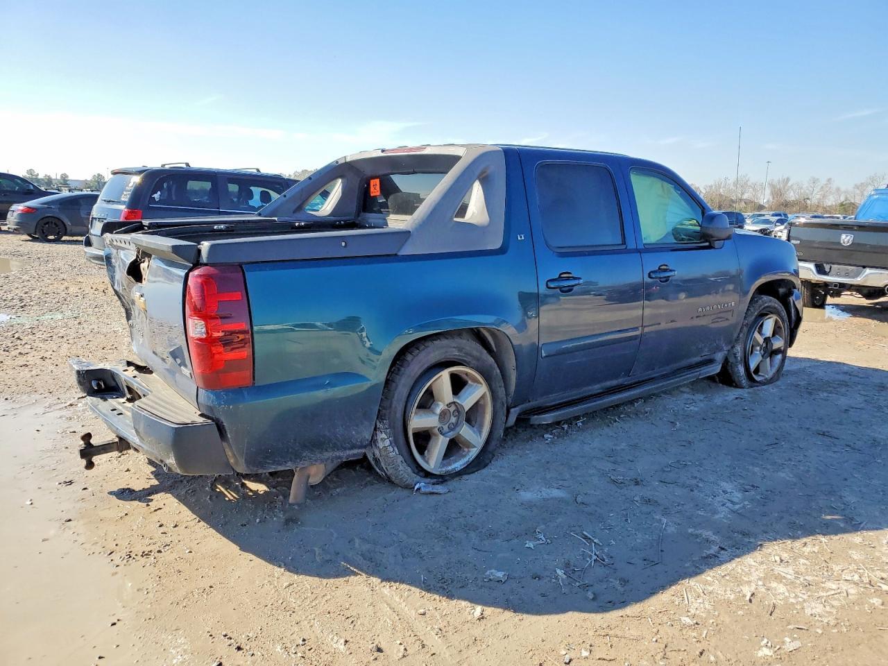 2007 Chevrolet Avalanche C1500 - Image 3