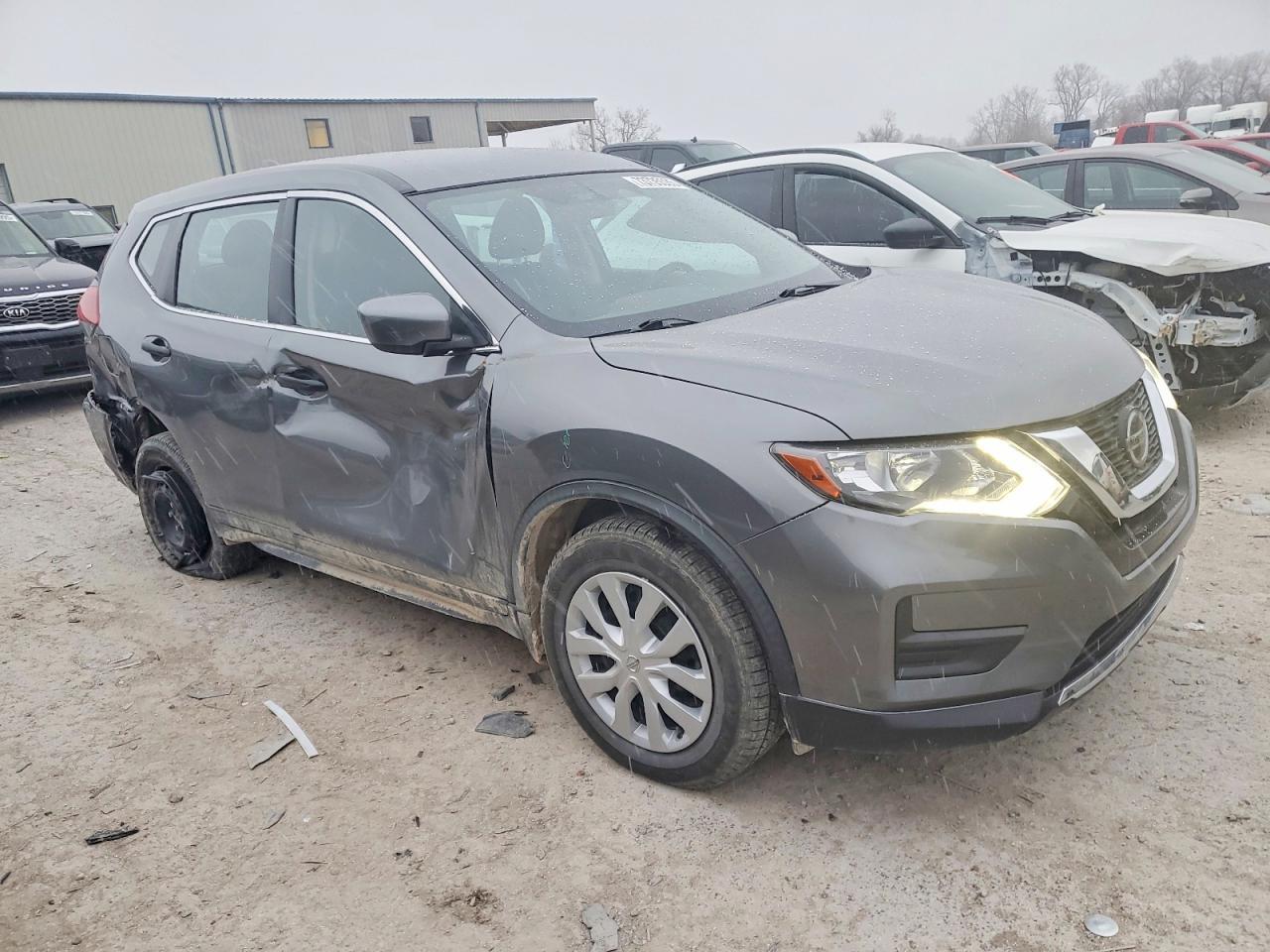2018 Nissan Rogue S - Image 4