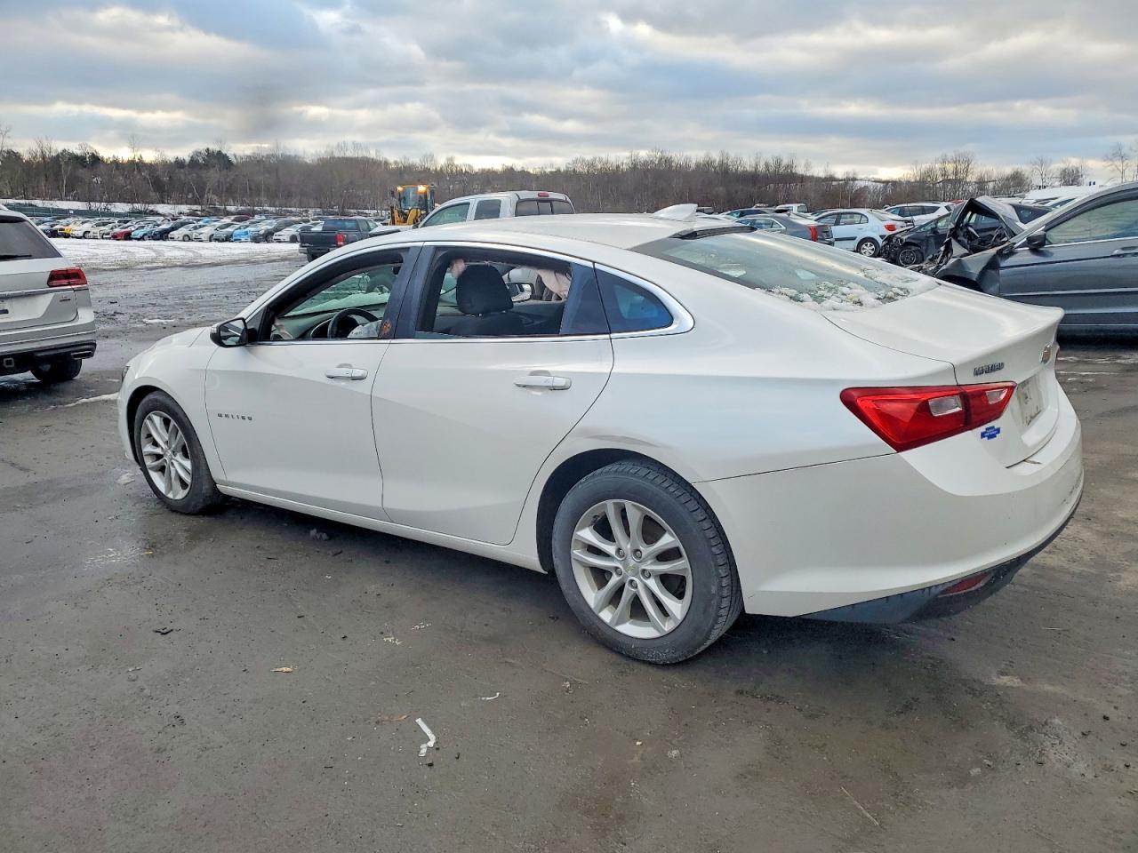 2017 Chevrolet Malibu Lt - Image 2