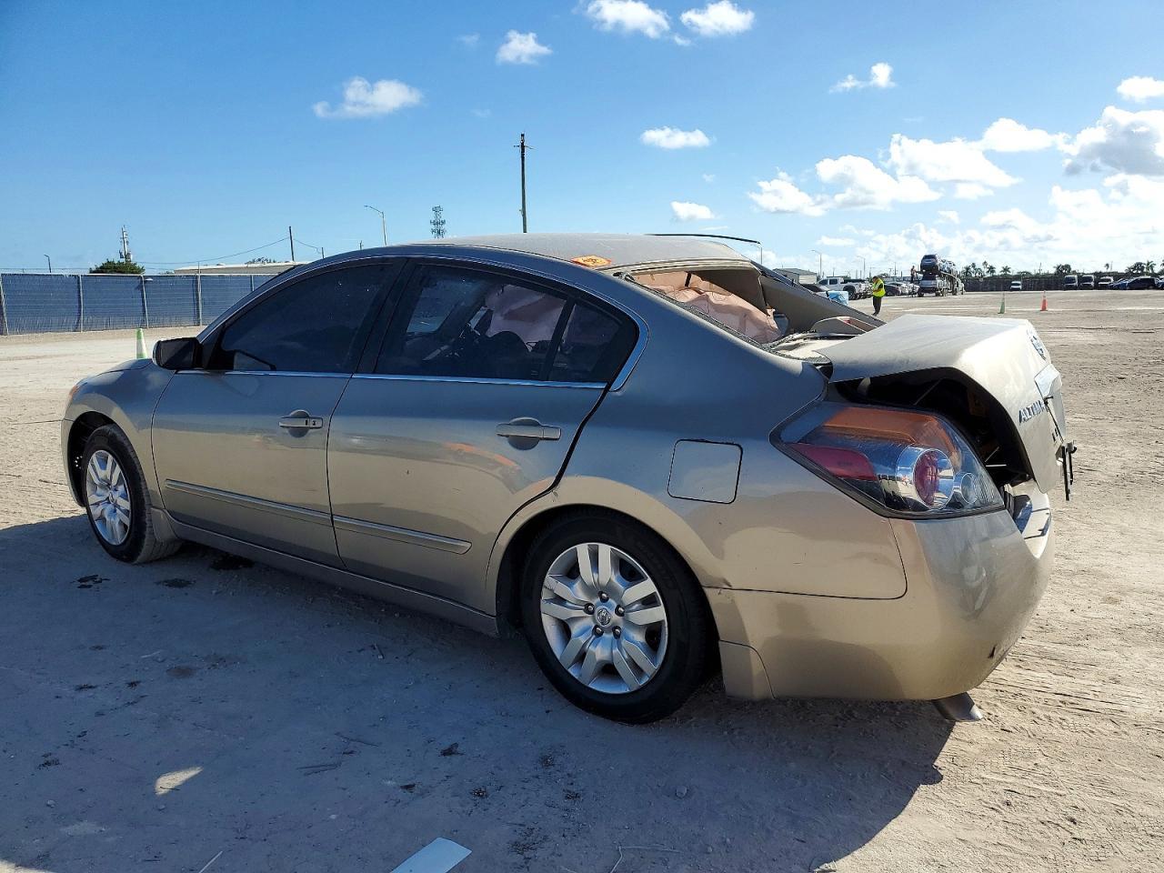 2012 Nissan Altima Base - Фото 2