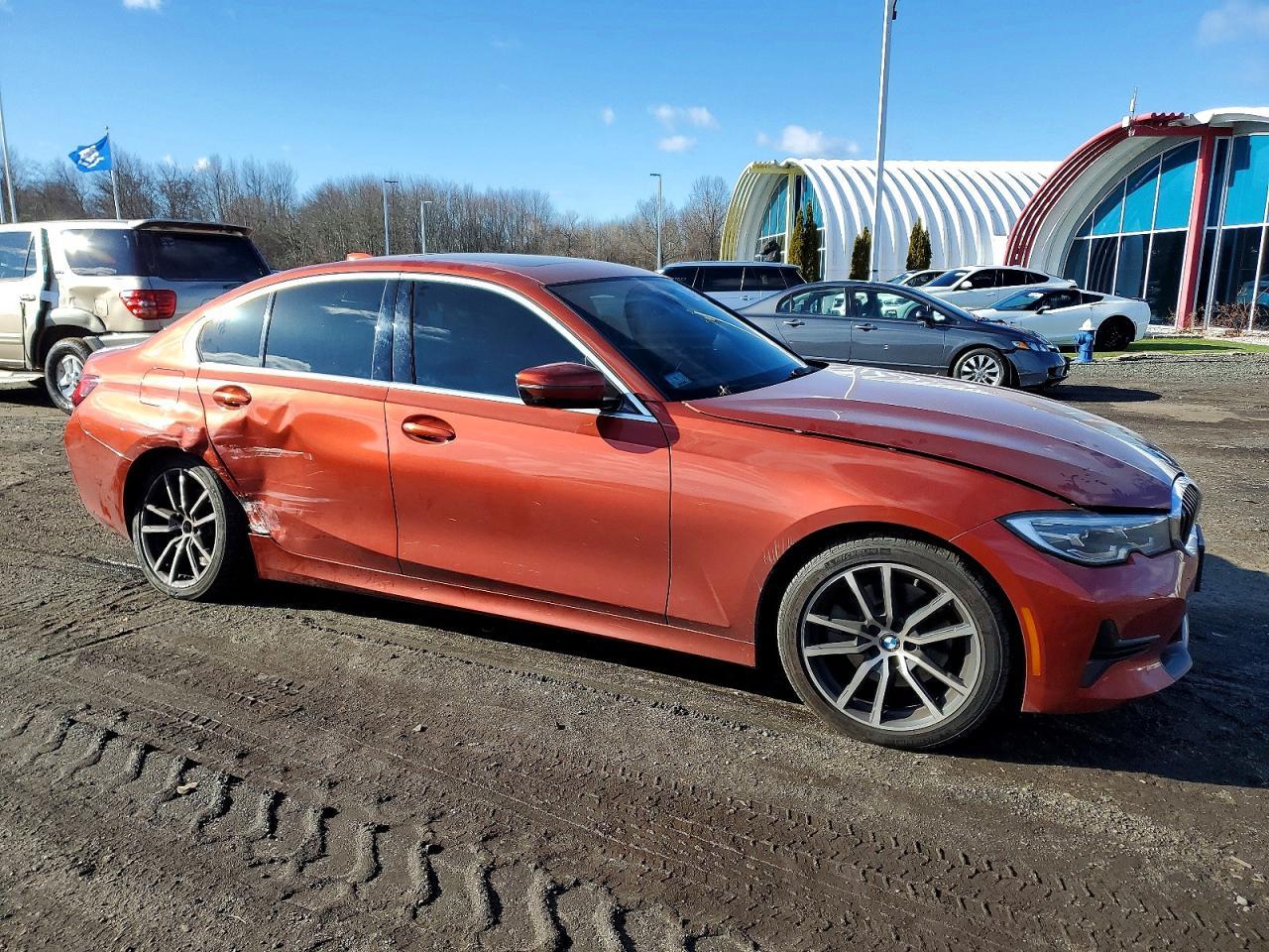 2020 BMW 330Xi - Фото 4