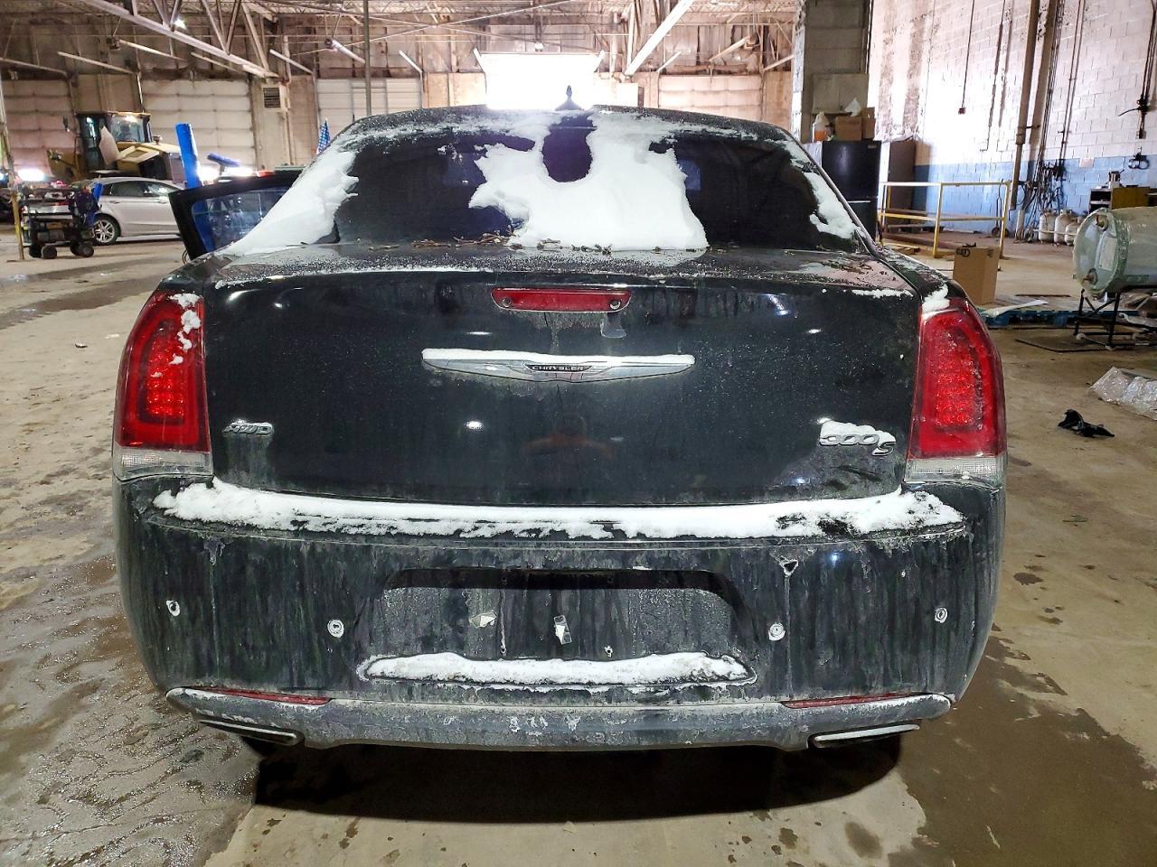 2017 Chrysler 300 S - Фото 6