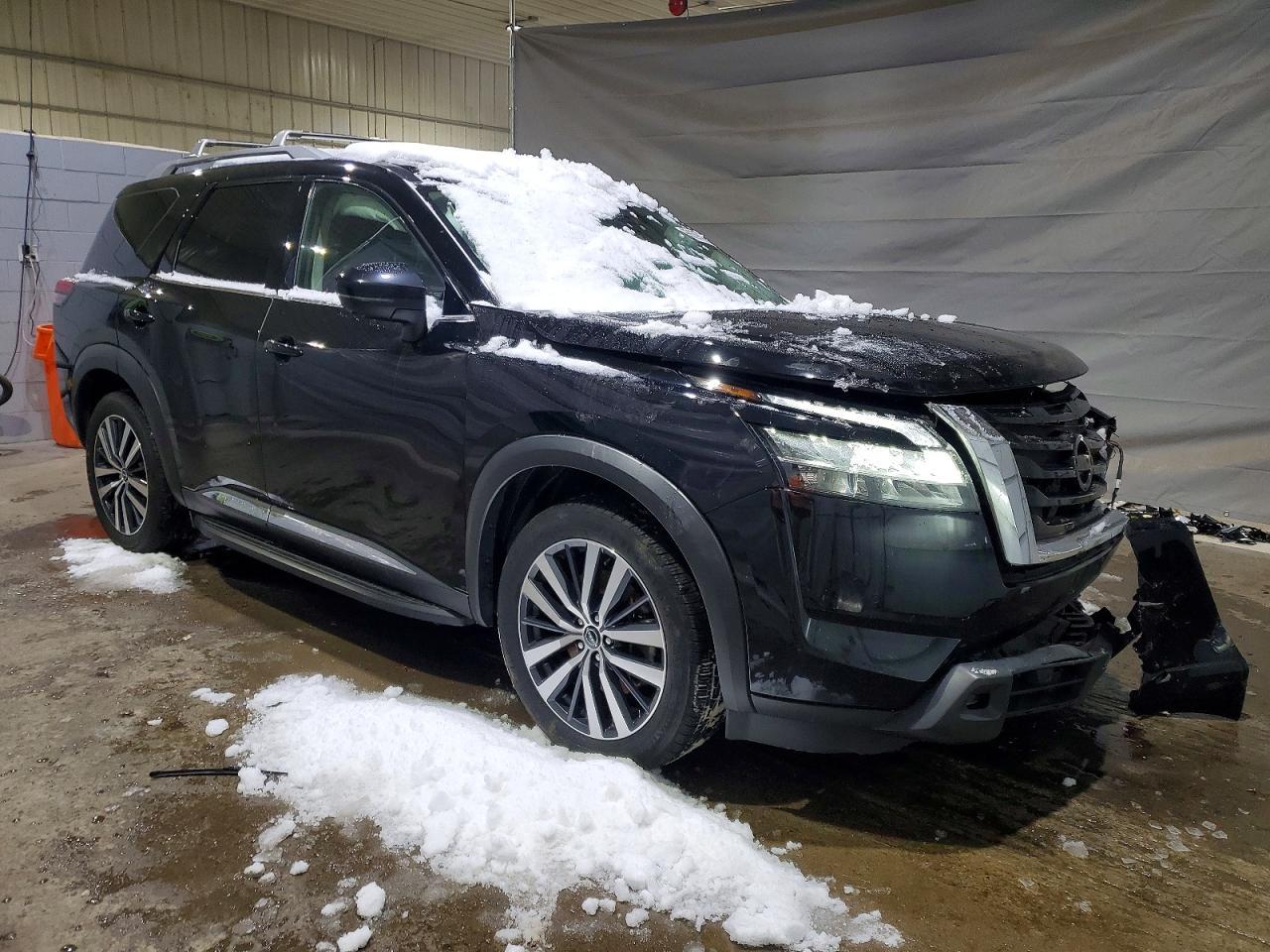 2022 Nissan Pathfinder Platinum - Image 4