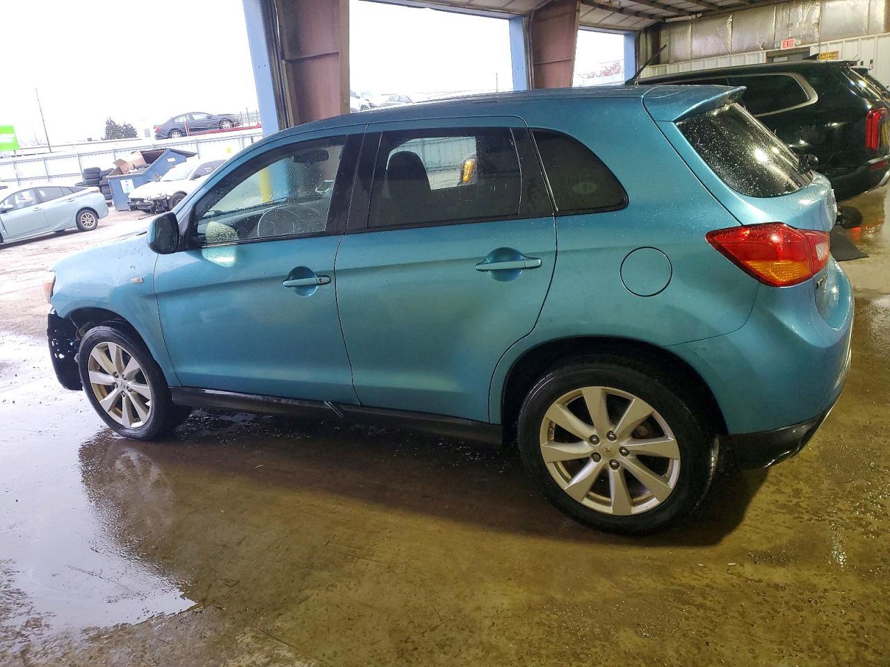 2014 Mitsubishi Outlander Sport Es - Image 2