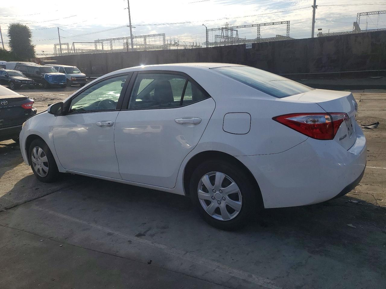 2015 Toyota Corolla L - Фото 2