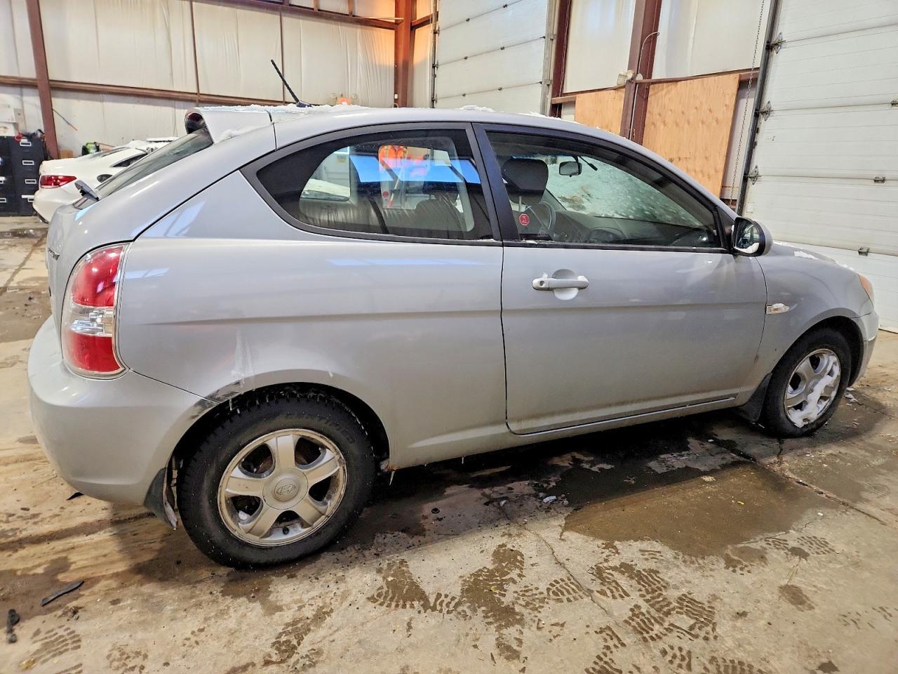 2007 Hyundai Accent Base - Image 3