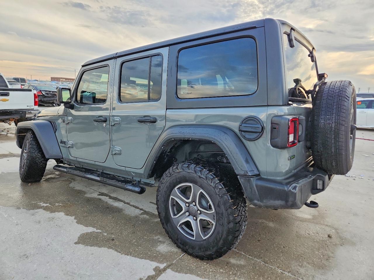 2022 Jeep Wrangler Unlimited Sport - Фото 2
