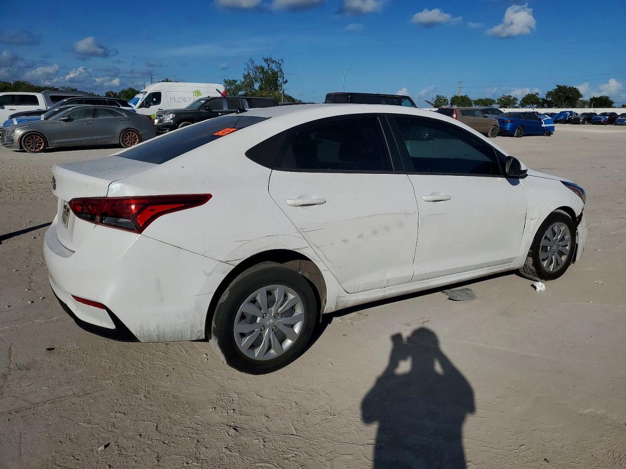 2022 Hyundai Accent Se - Фото 3