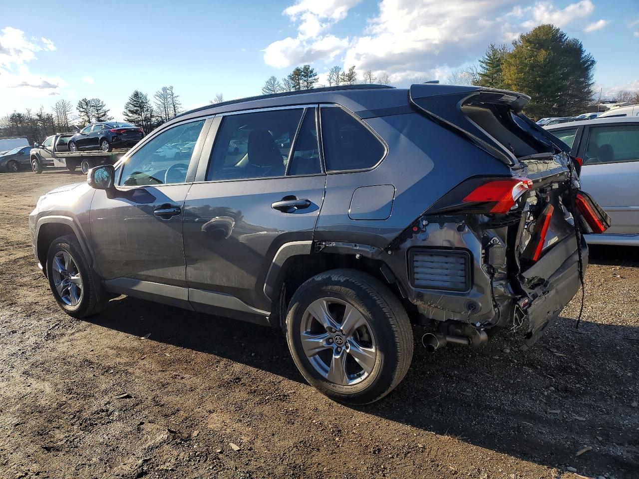 2022 Toyota Rav4 Xle - Image 2