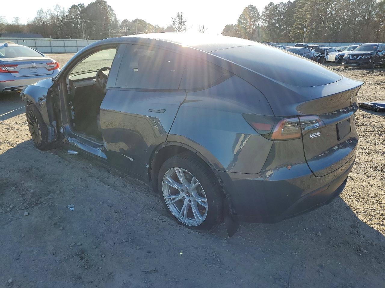 2023 Tesla Model Y - Фото 2