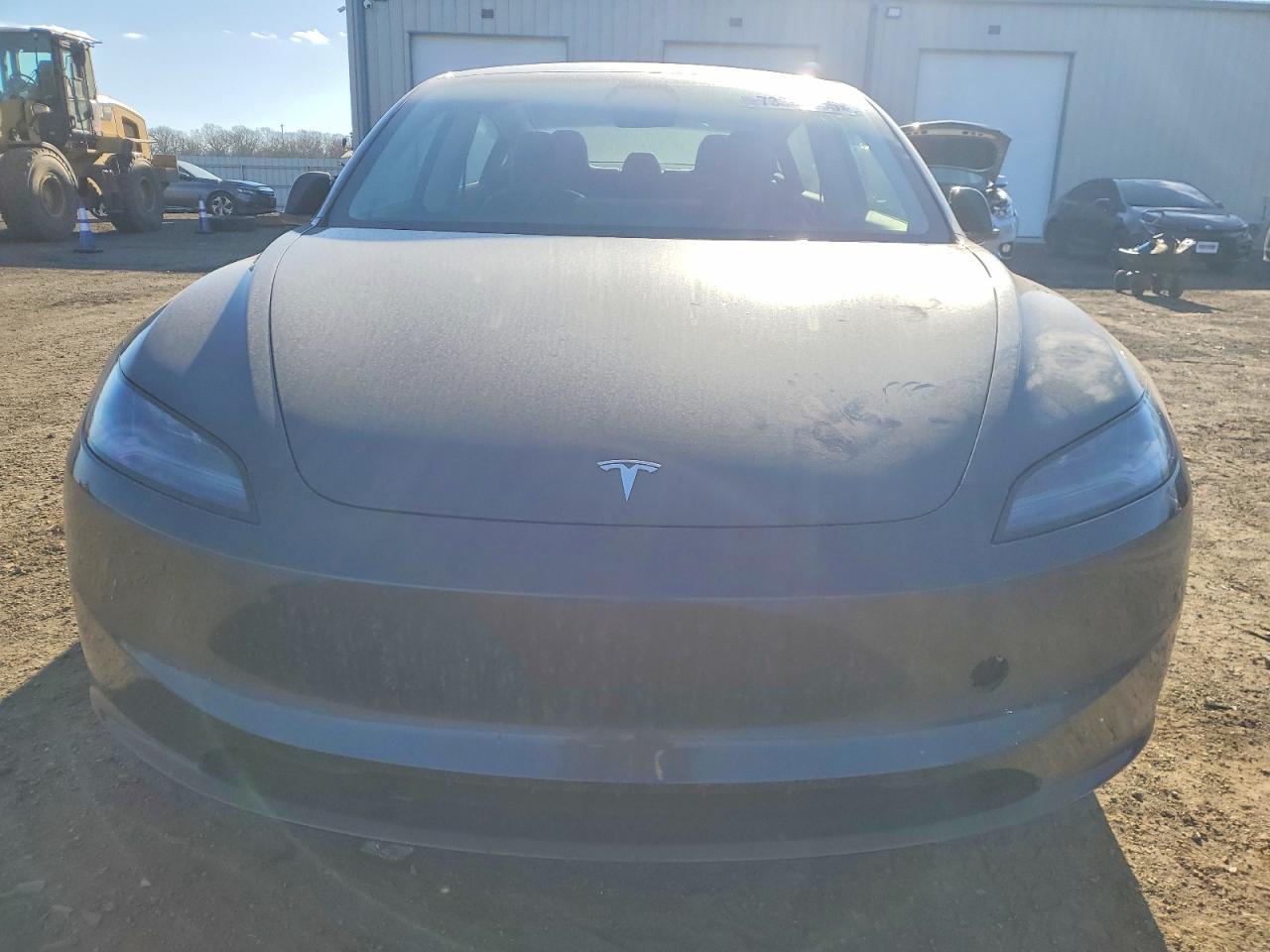 2025 Tesla Model 3 - Фото 5