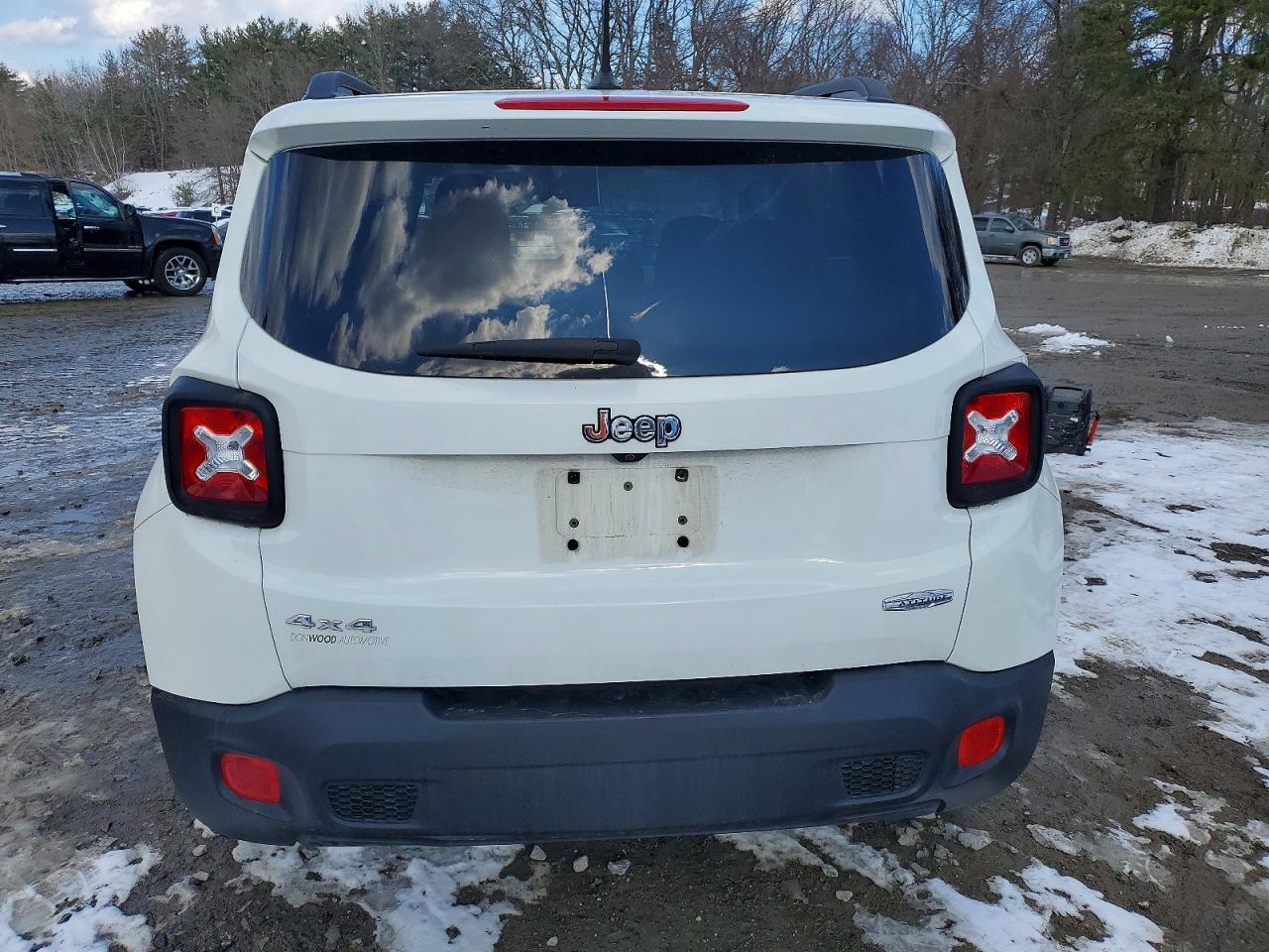 2017 Jeep Renegade Latitude - Image 6